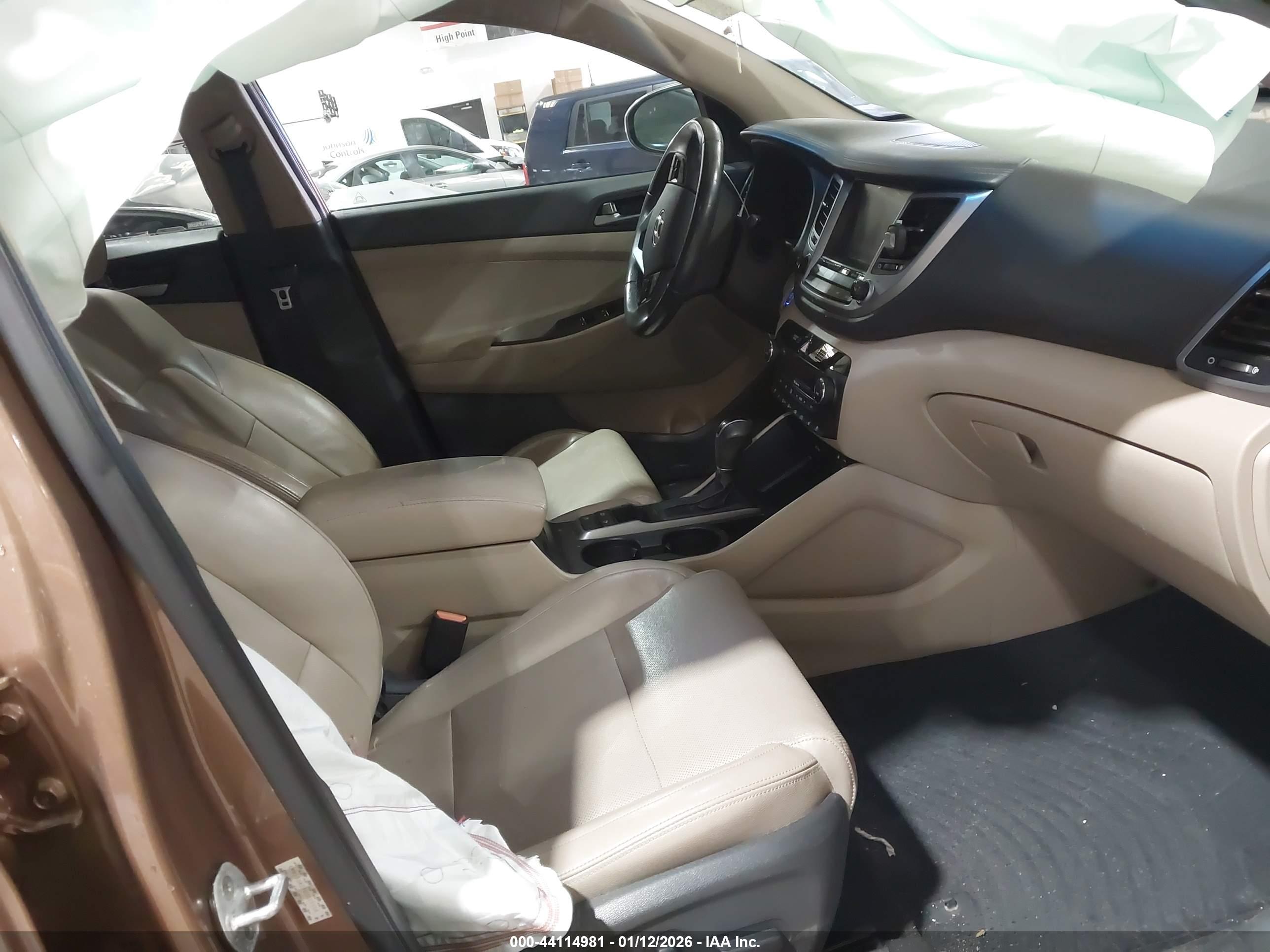 HYUNDAI TUCSON image 5