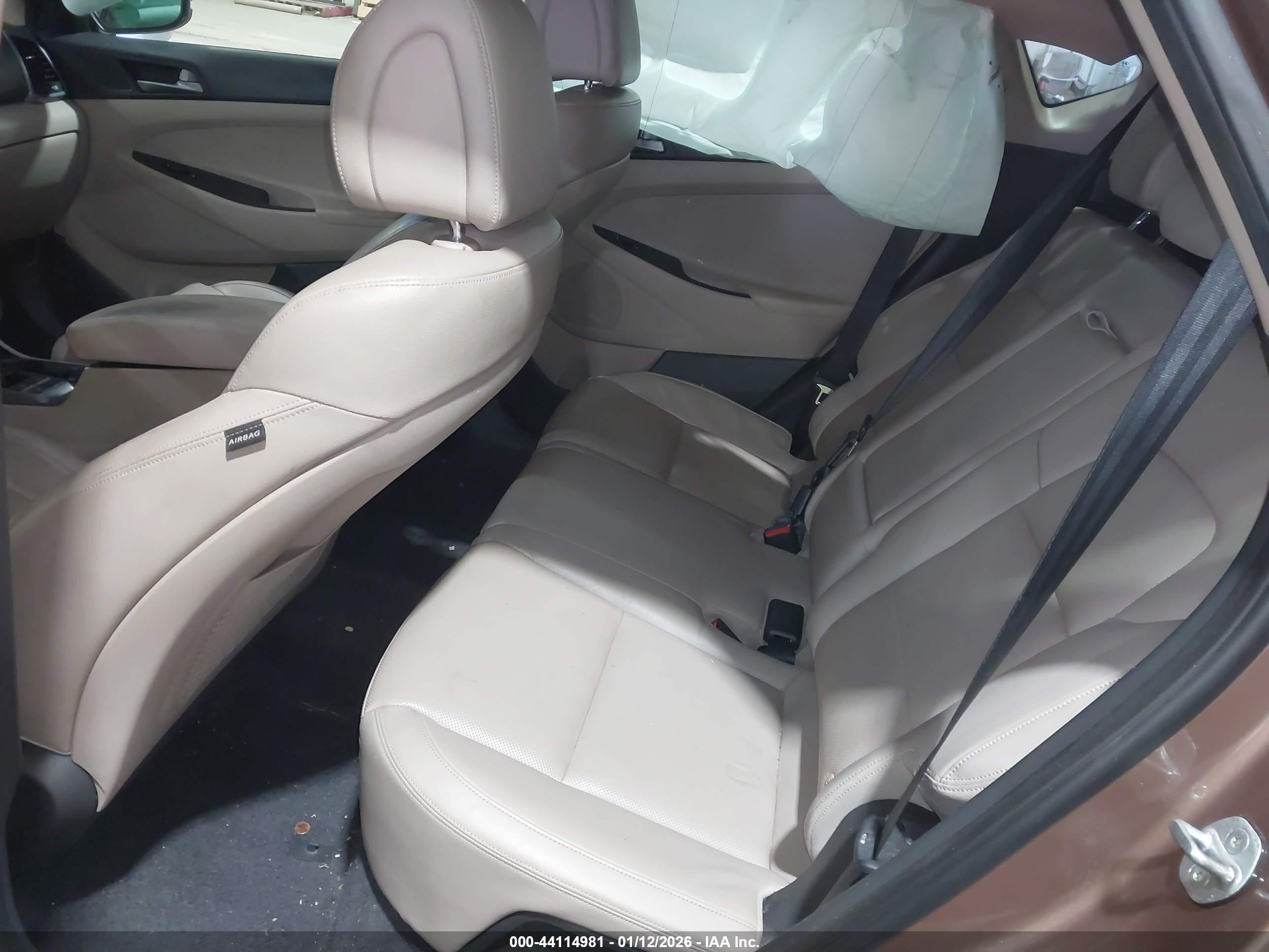 HYUNDAI TUCSON image 8
