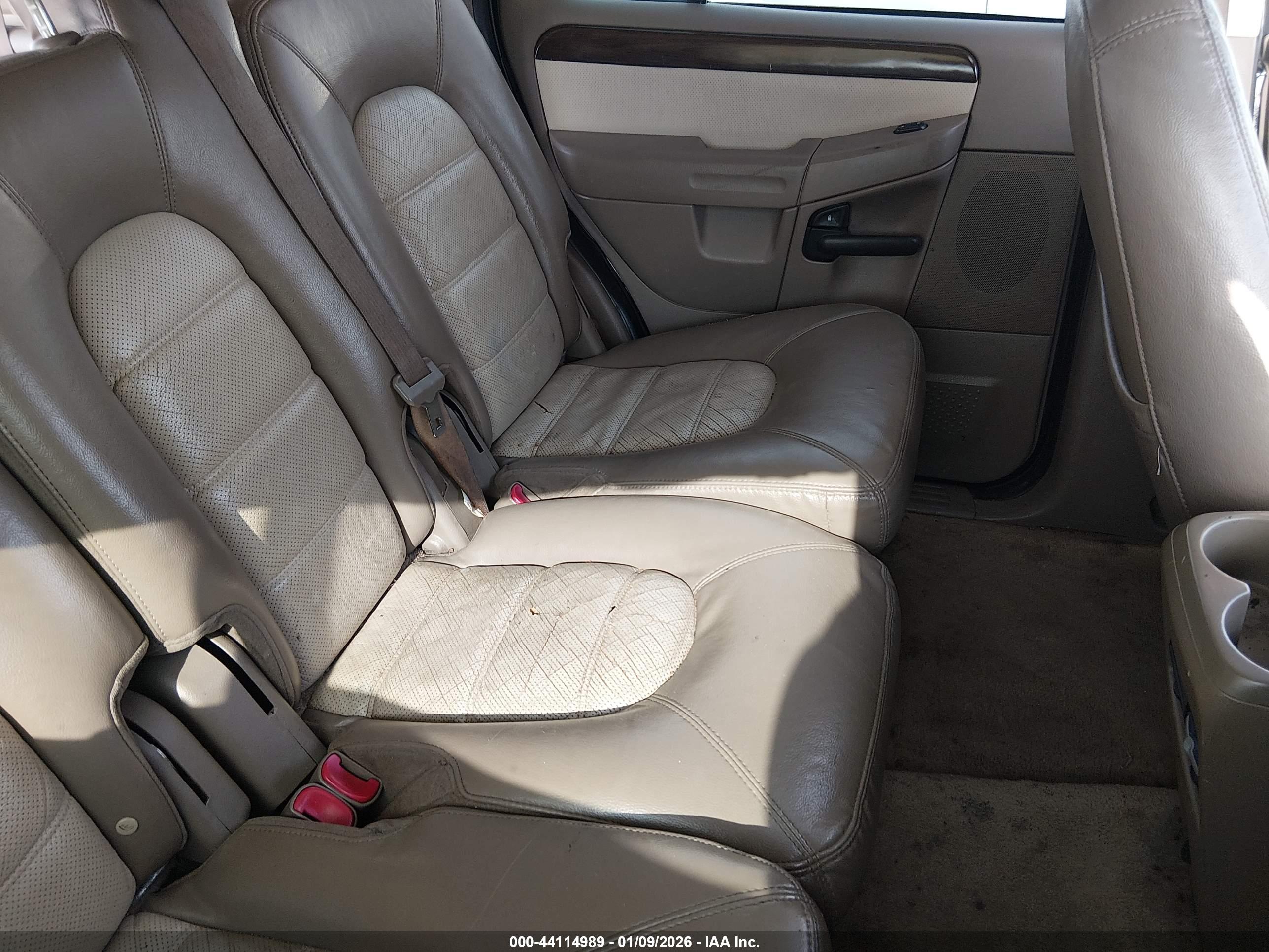 FORD EXPLORER image 8