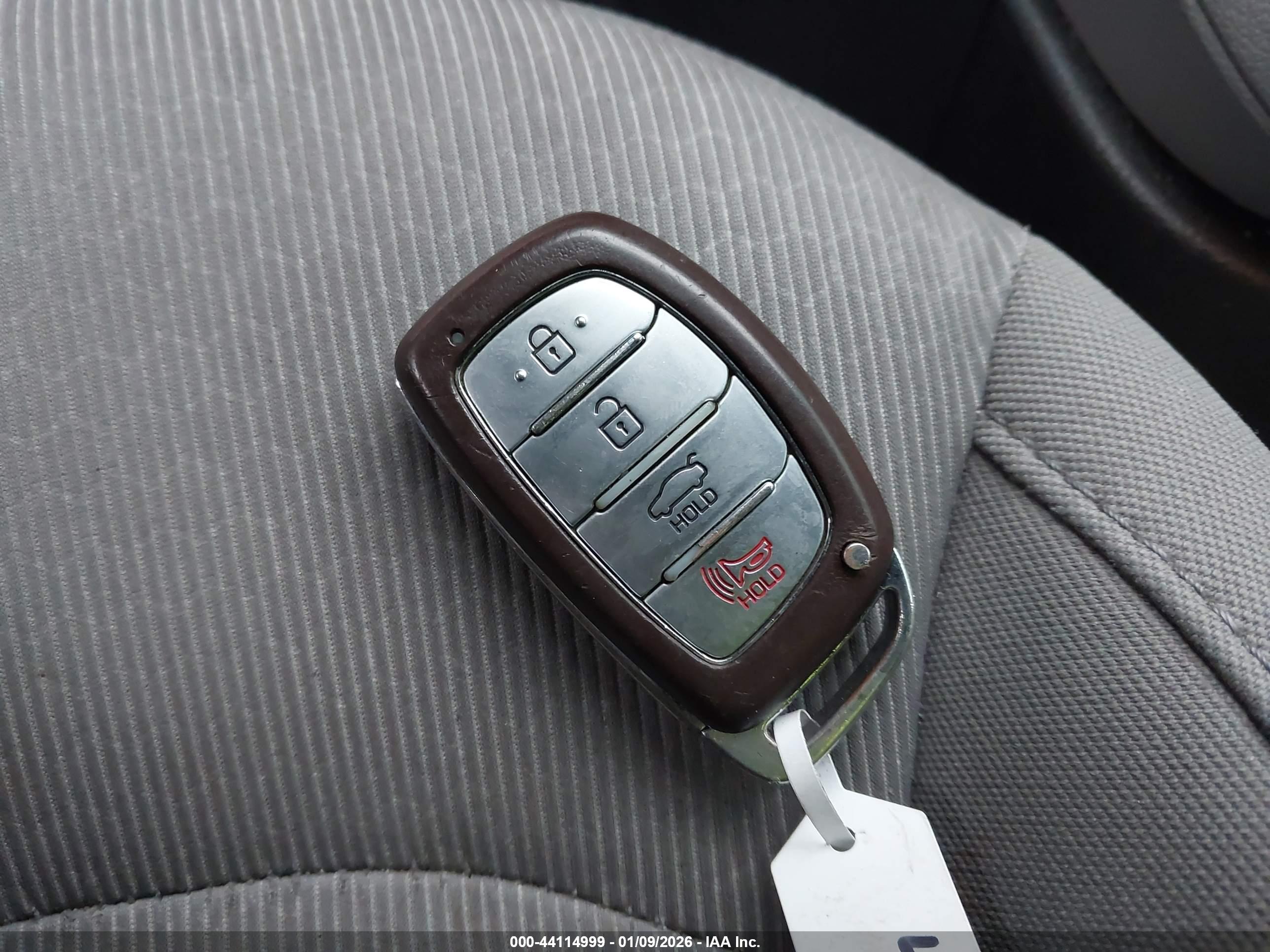 HYUNDAI ELANTRA image 11