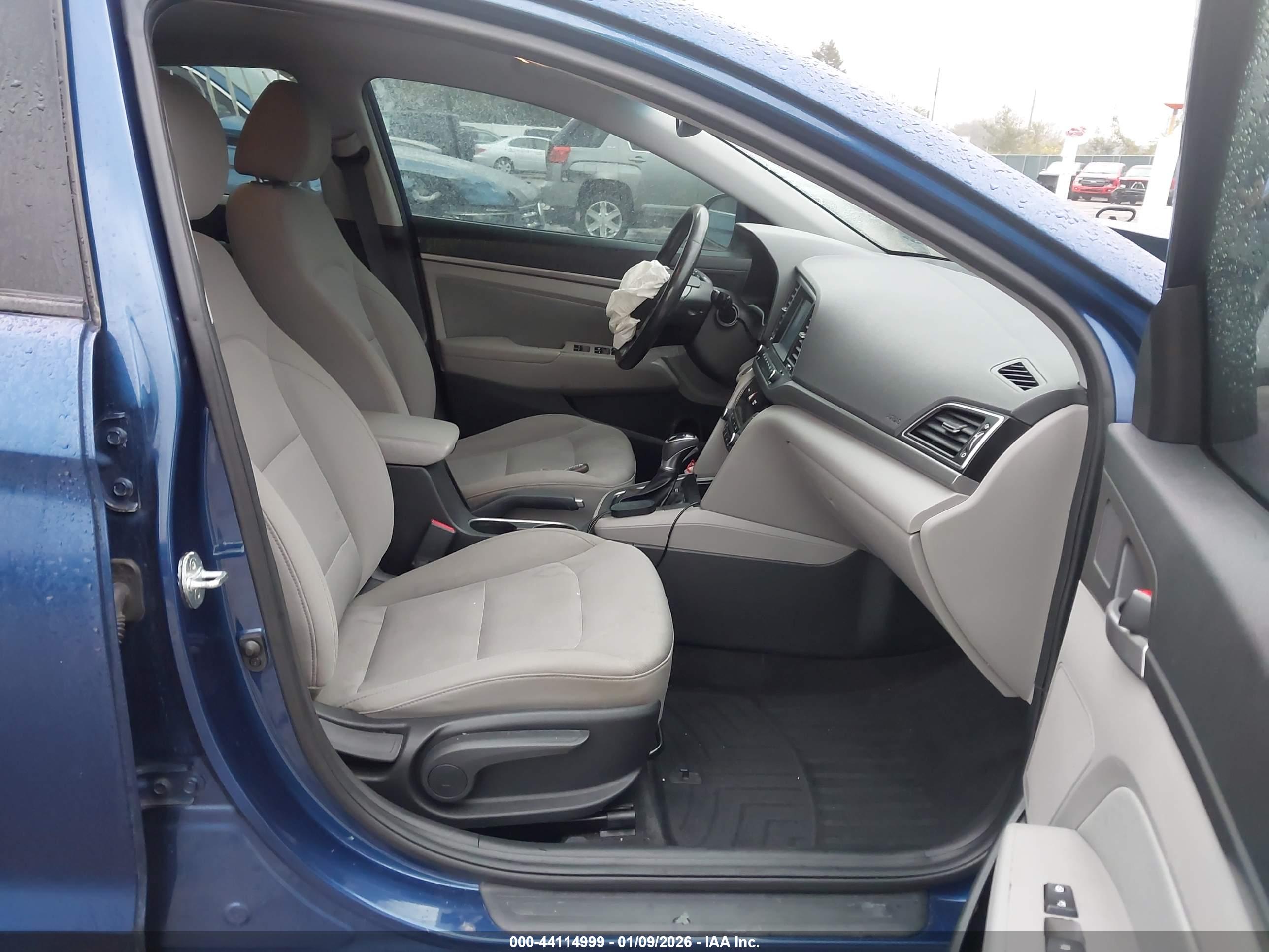 HYUNDAI ELANTRA image 5