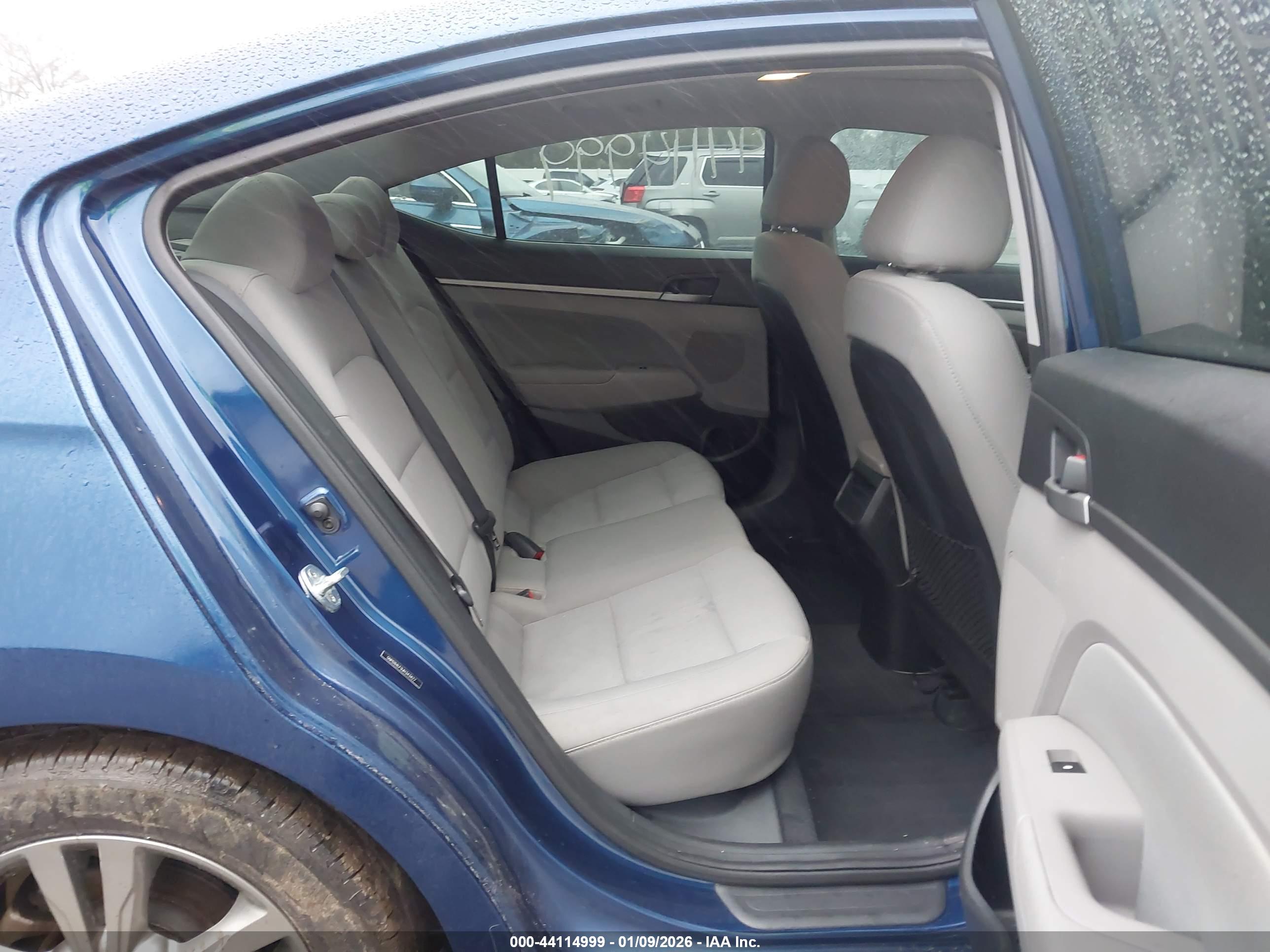 HYUNDAI ELANTRA image 8