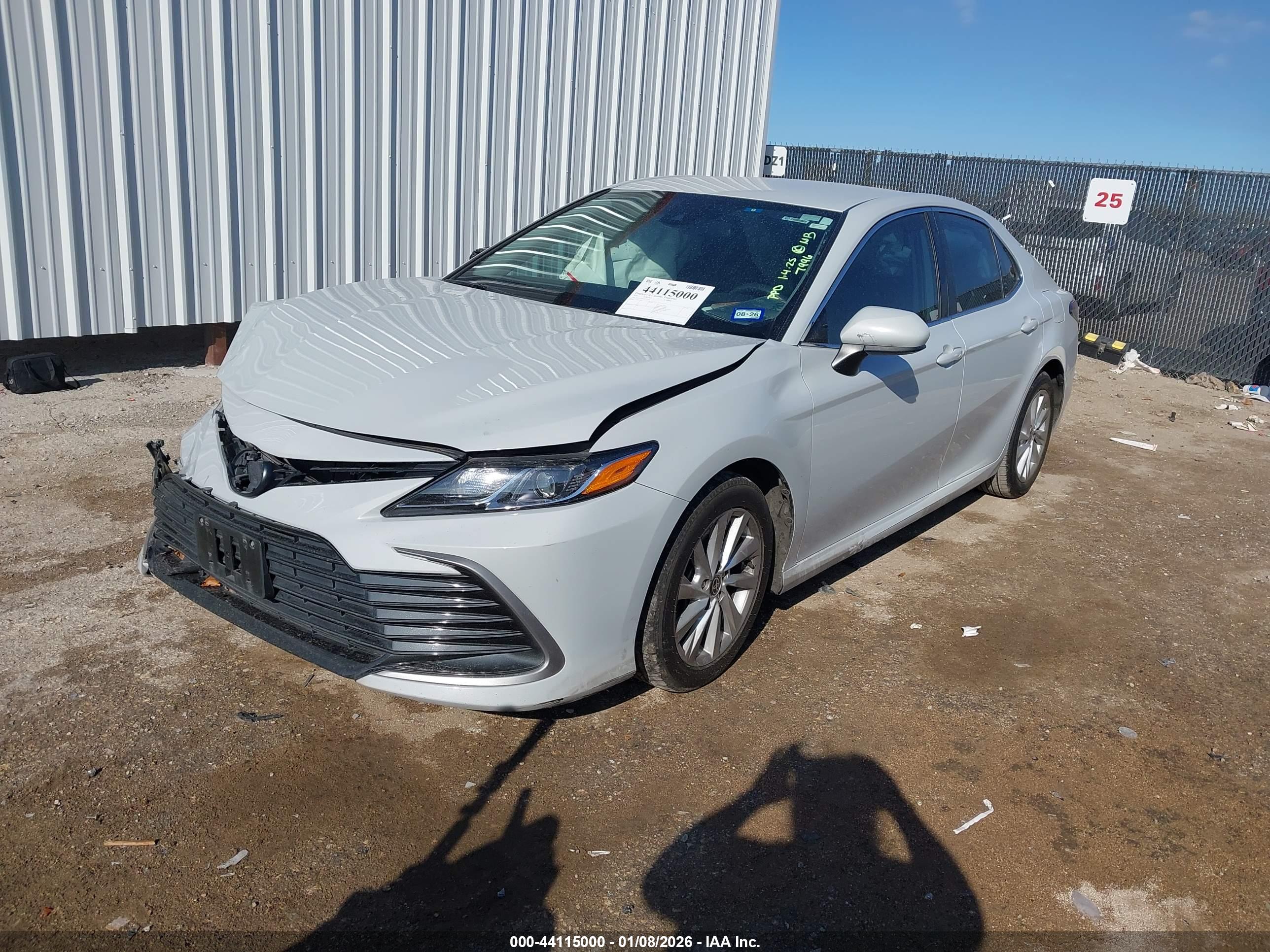 TOYOTA CAMRY image 2