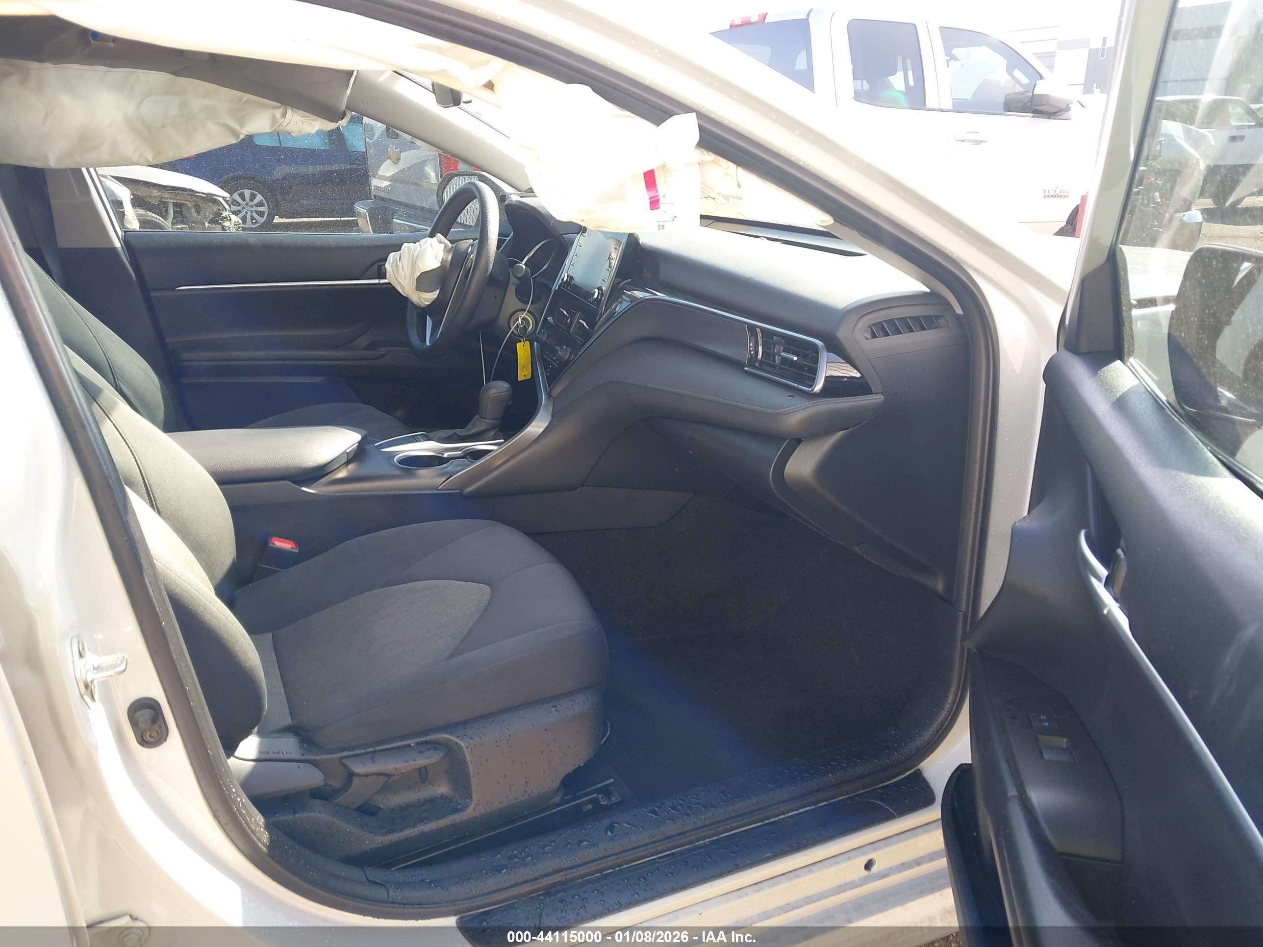 TOYOTA CAMRY image 5