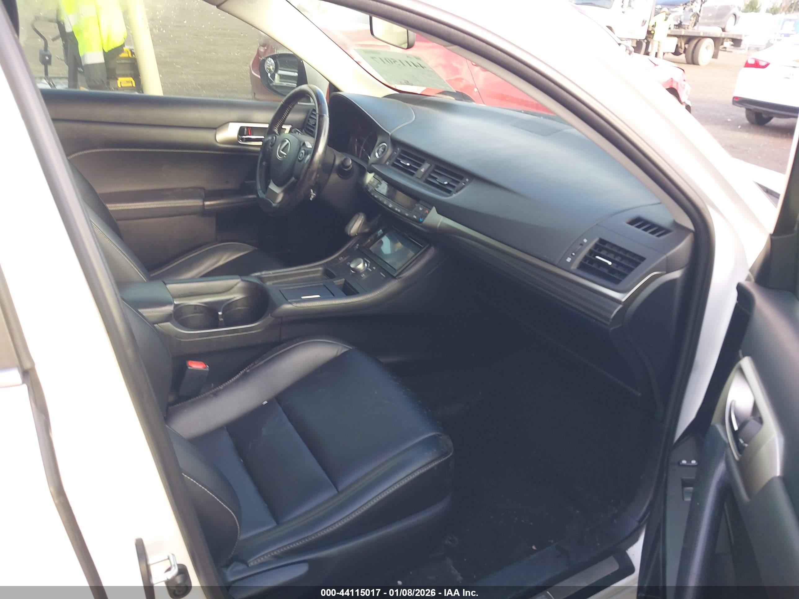 LEXUS CT image 5