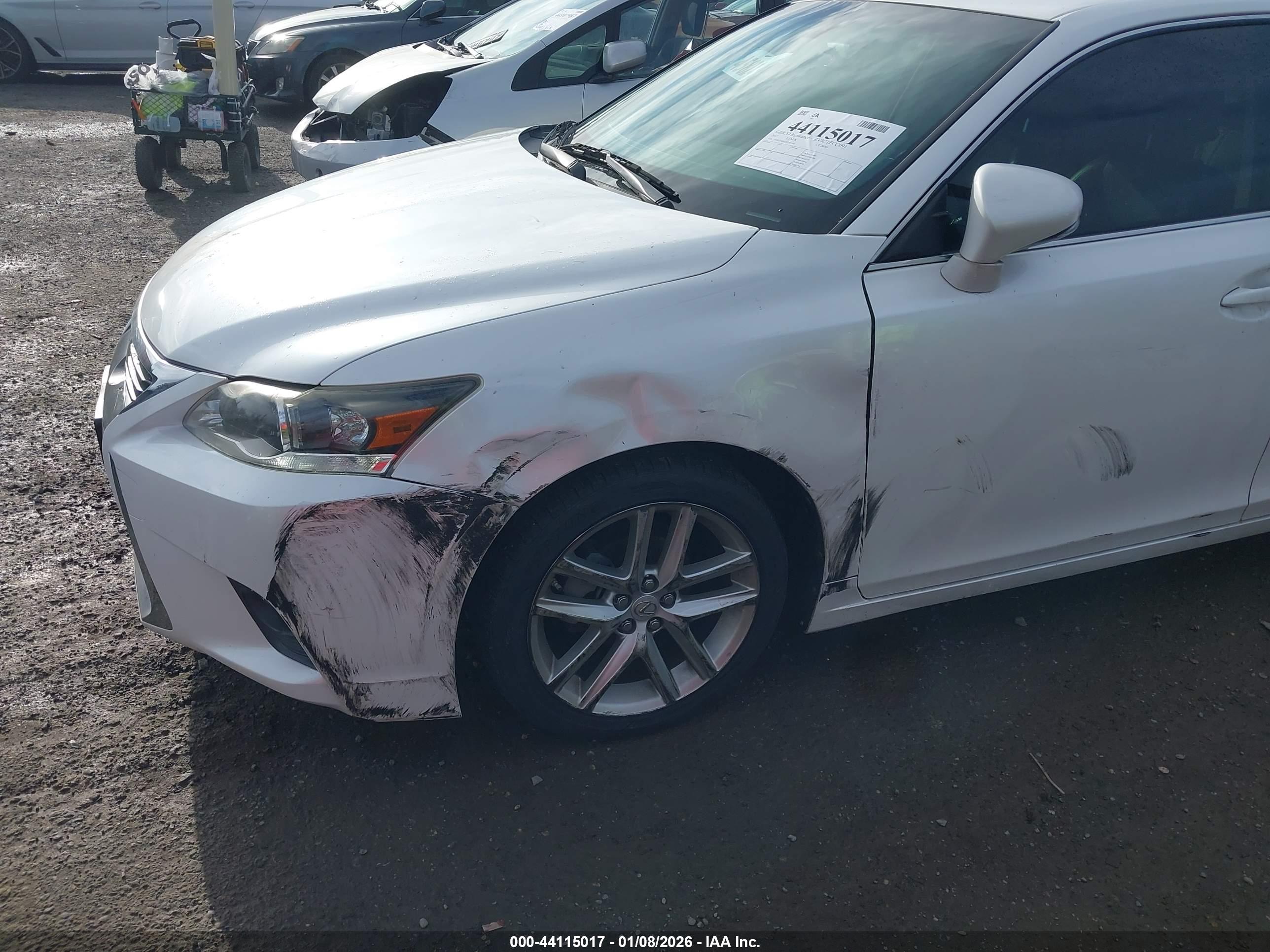 LEXUS CT image 6