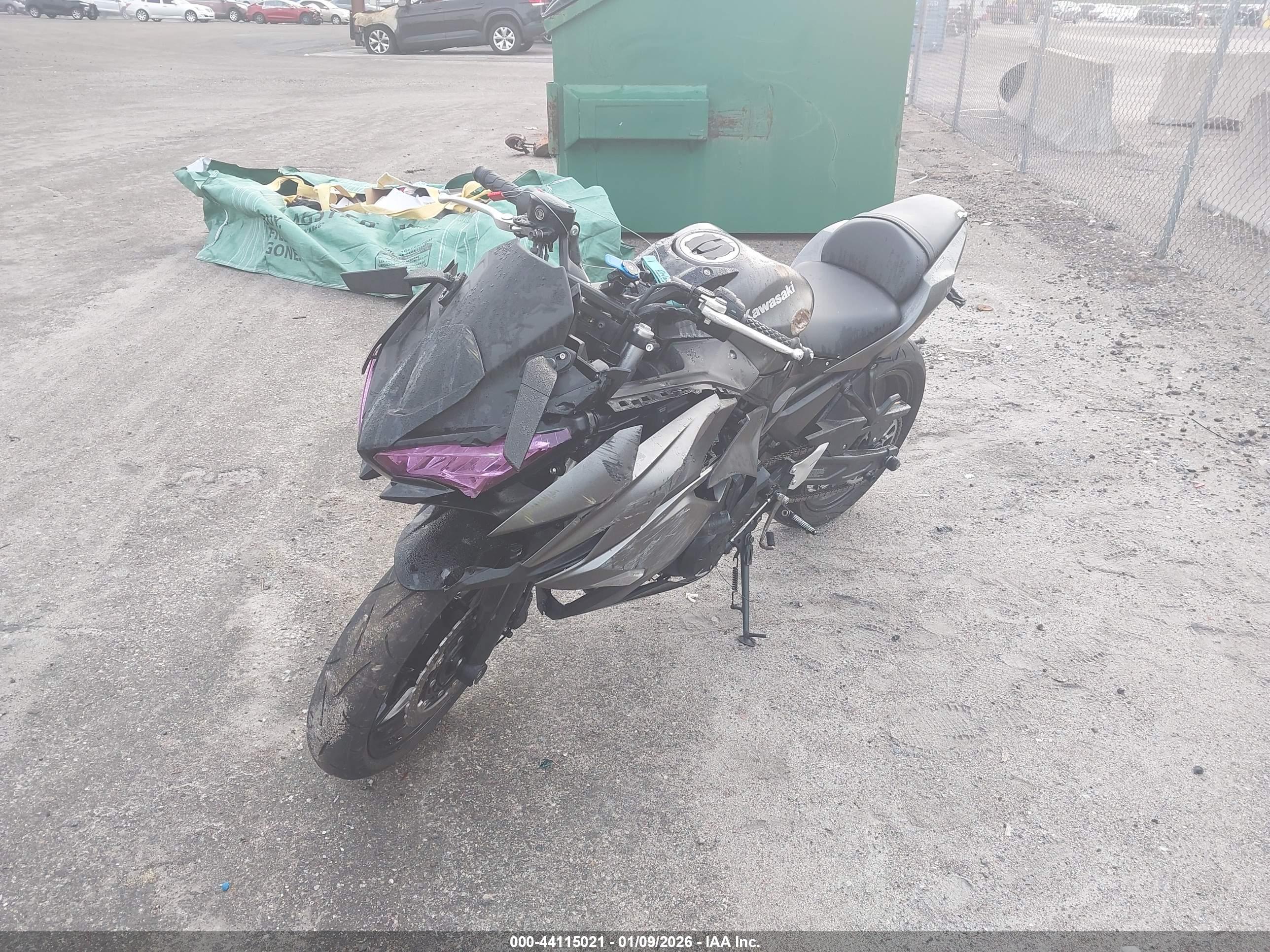 KAWASAKI EX650 image 2