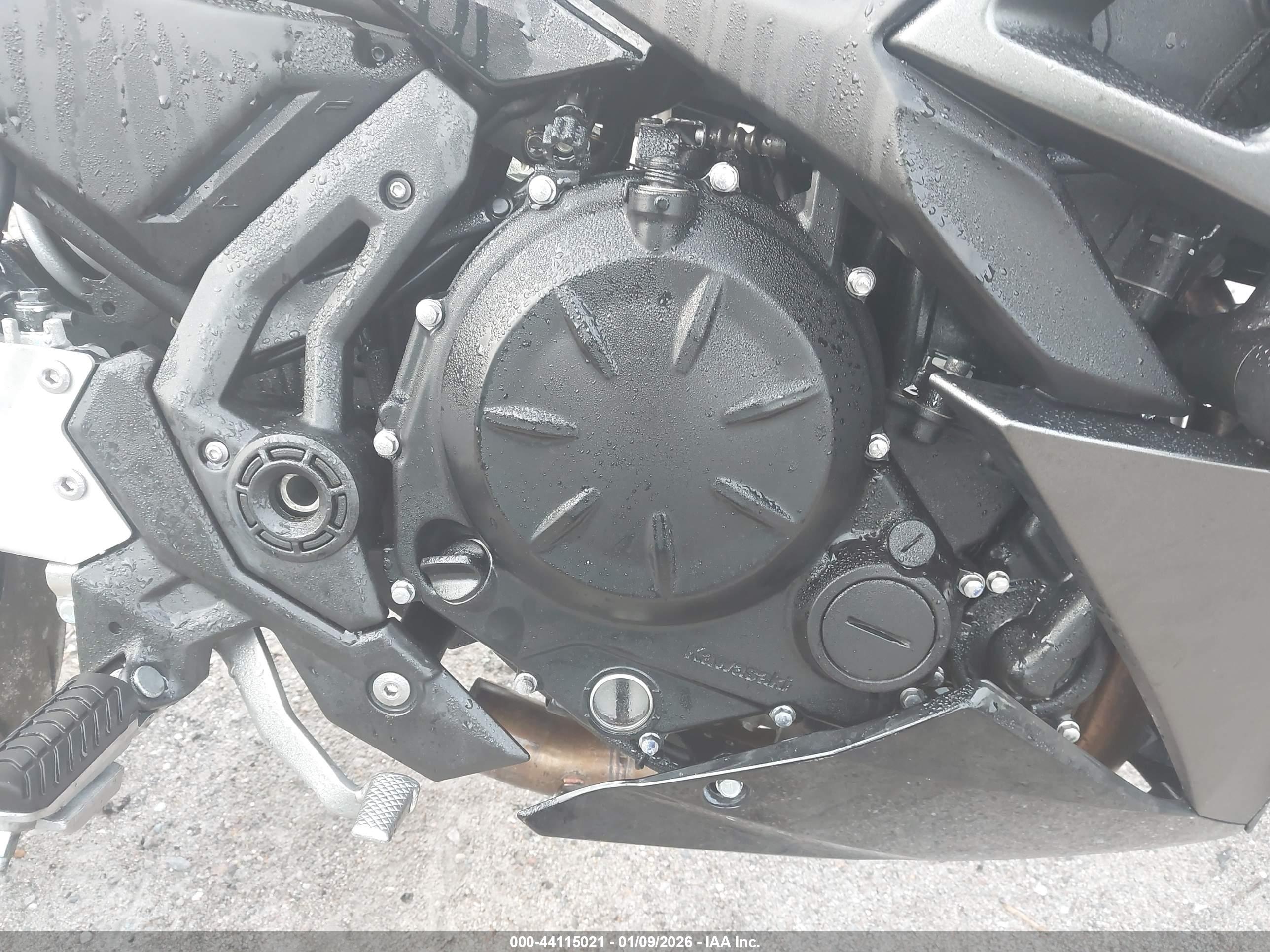 KAWASAKI EX650 image 8