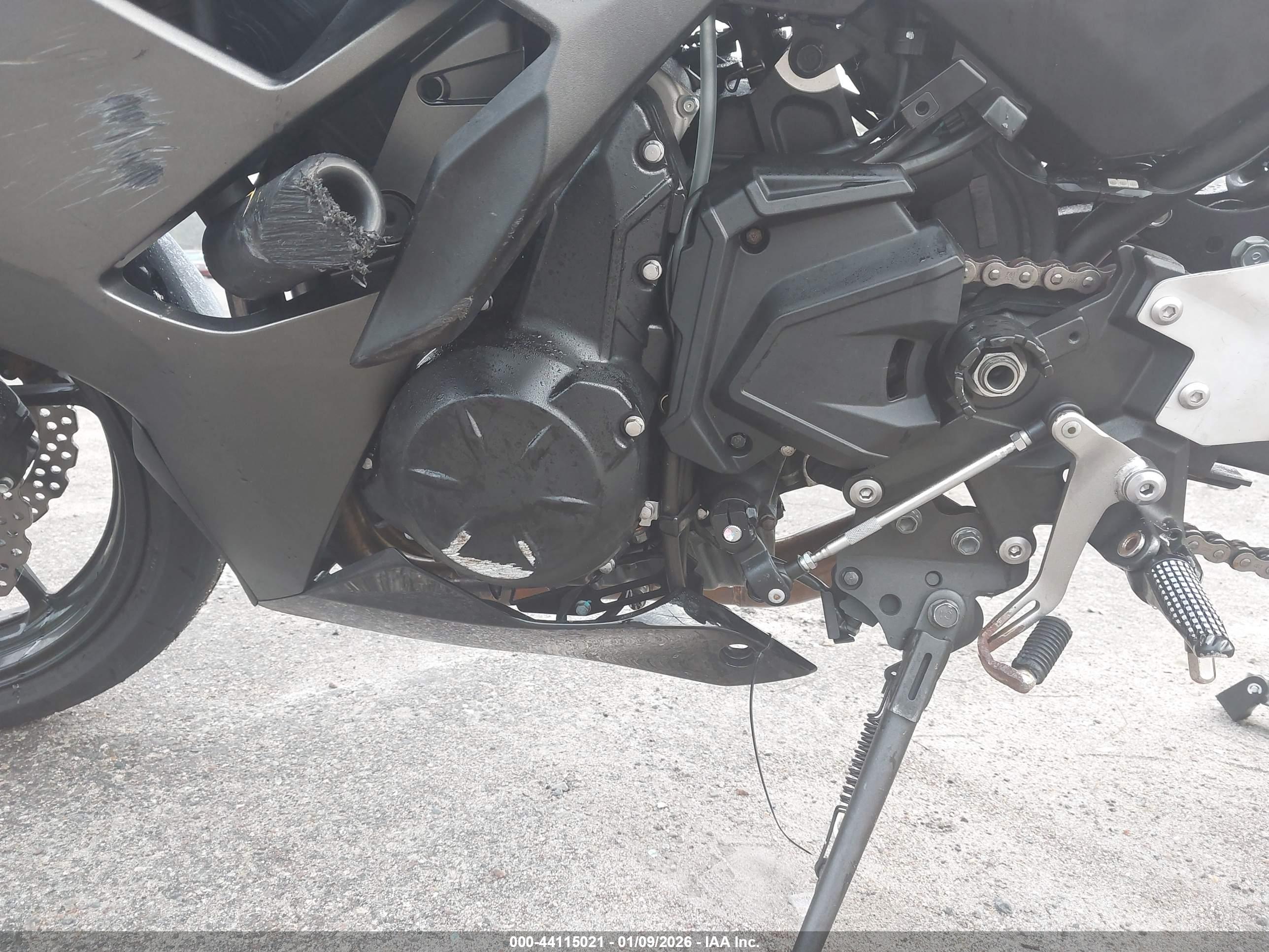 KAWASAKI EX650 image 9
