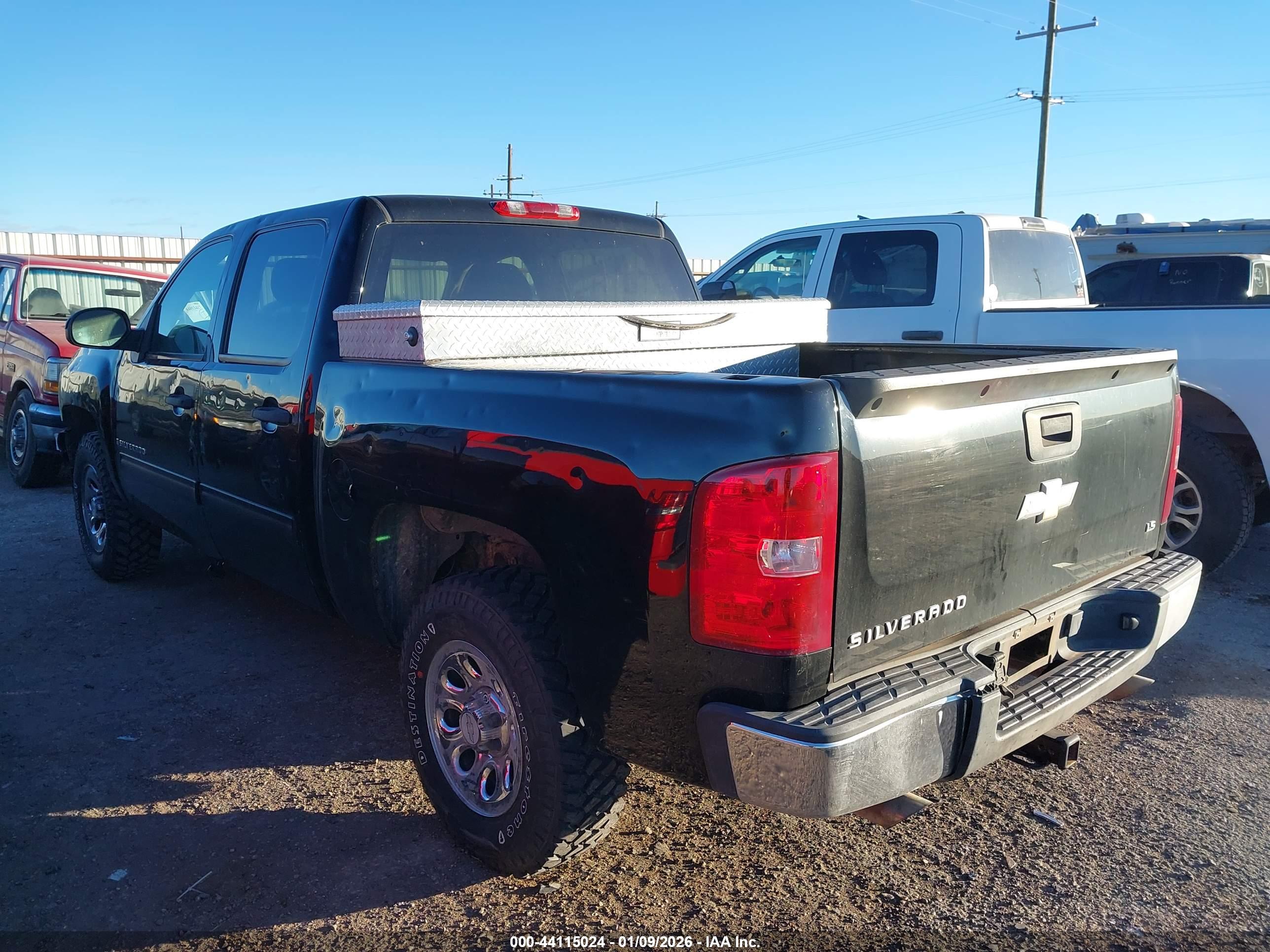 CHEVROLET SILVERADO image 3