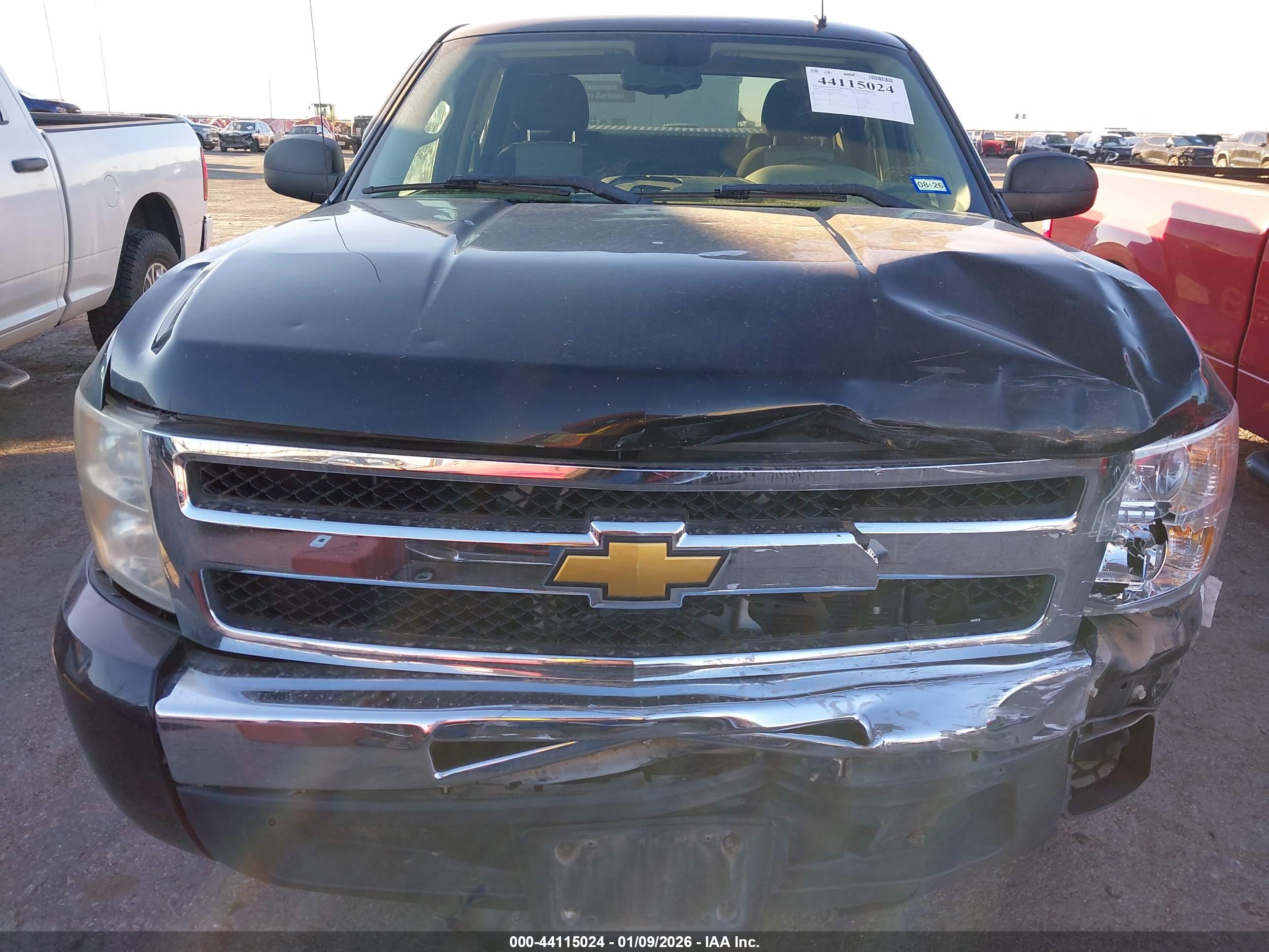 CHEVROLET SILVERADO image 6