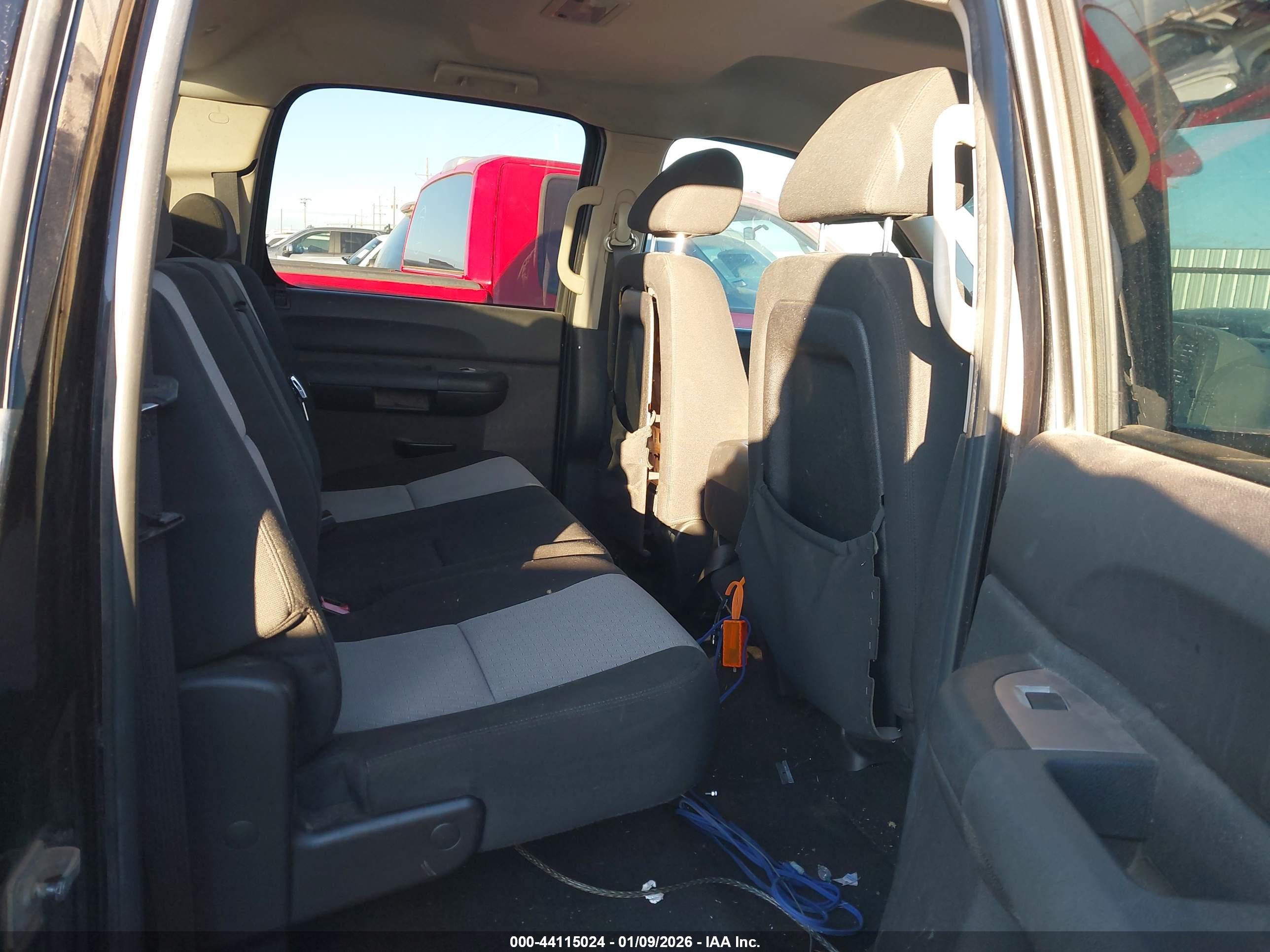 CHEVROLET SILVERADO image 8