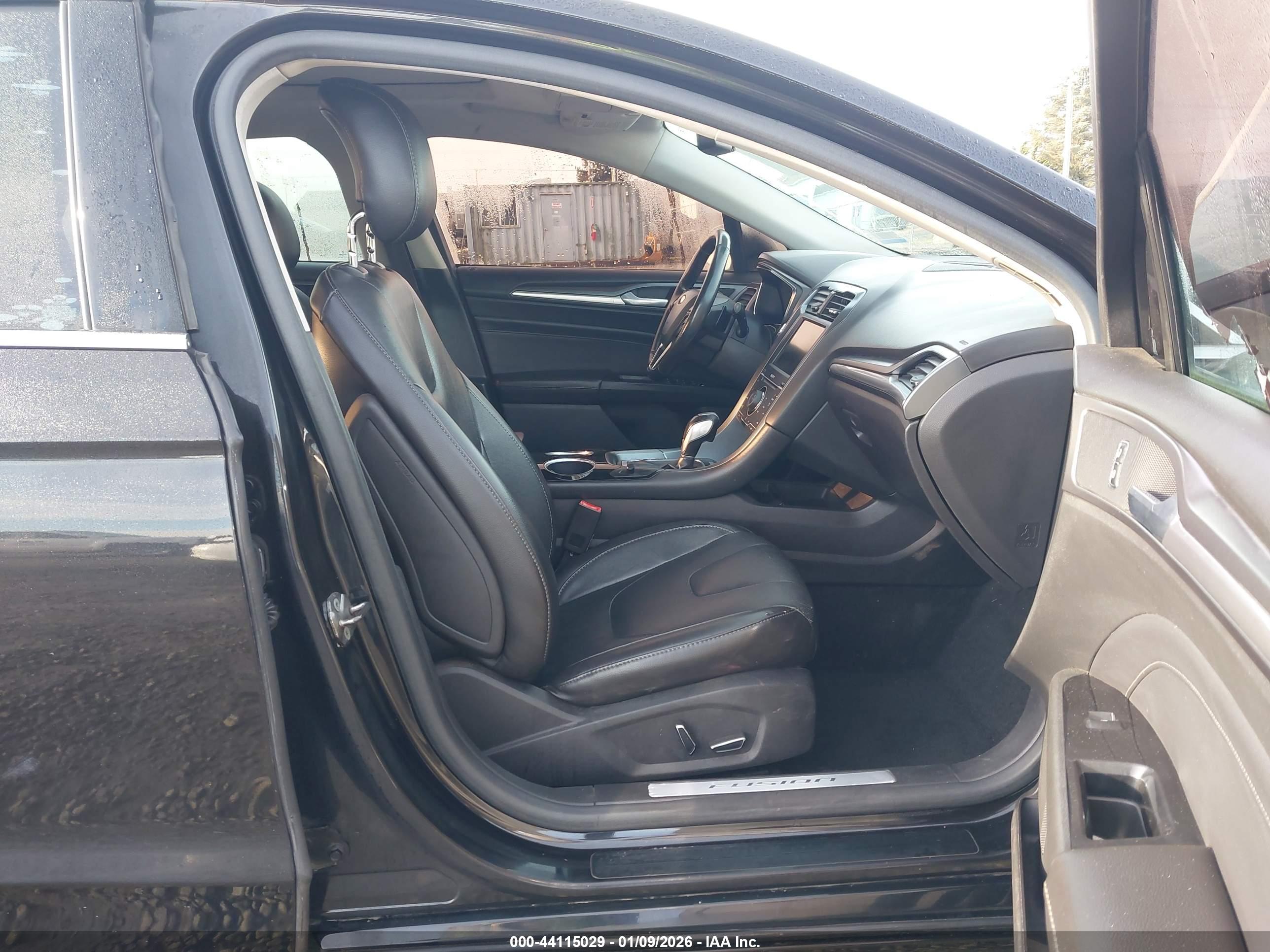 FORD FUSION image 5