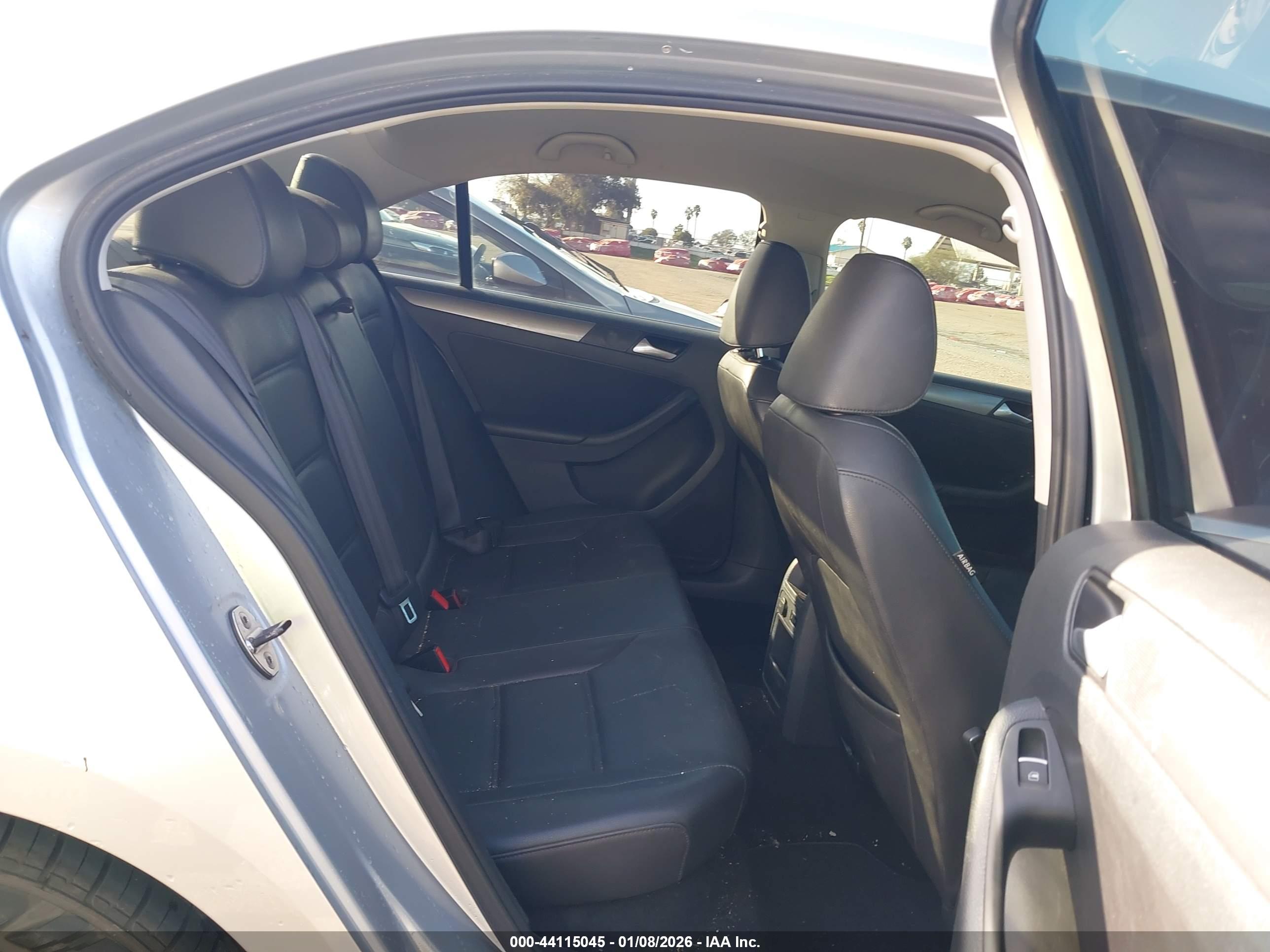 VOLKSWAGEN JETTA image 8