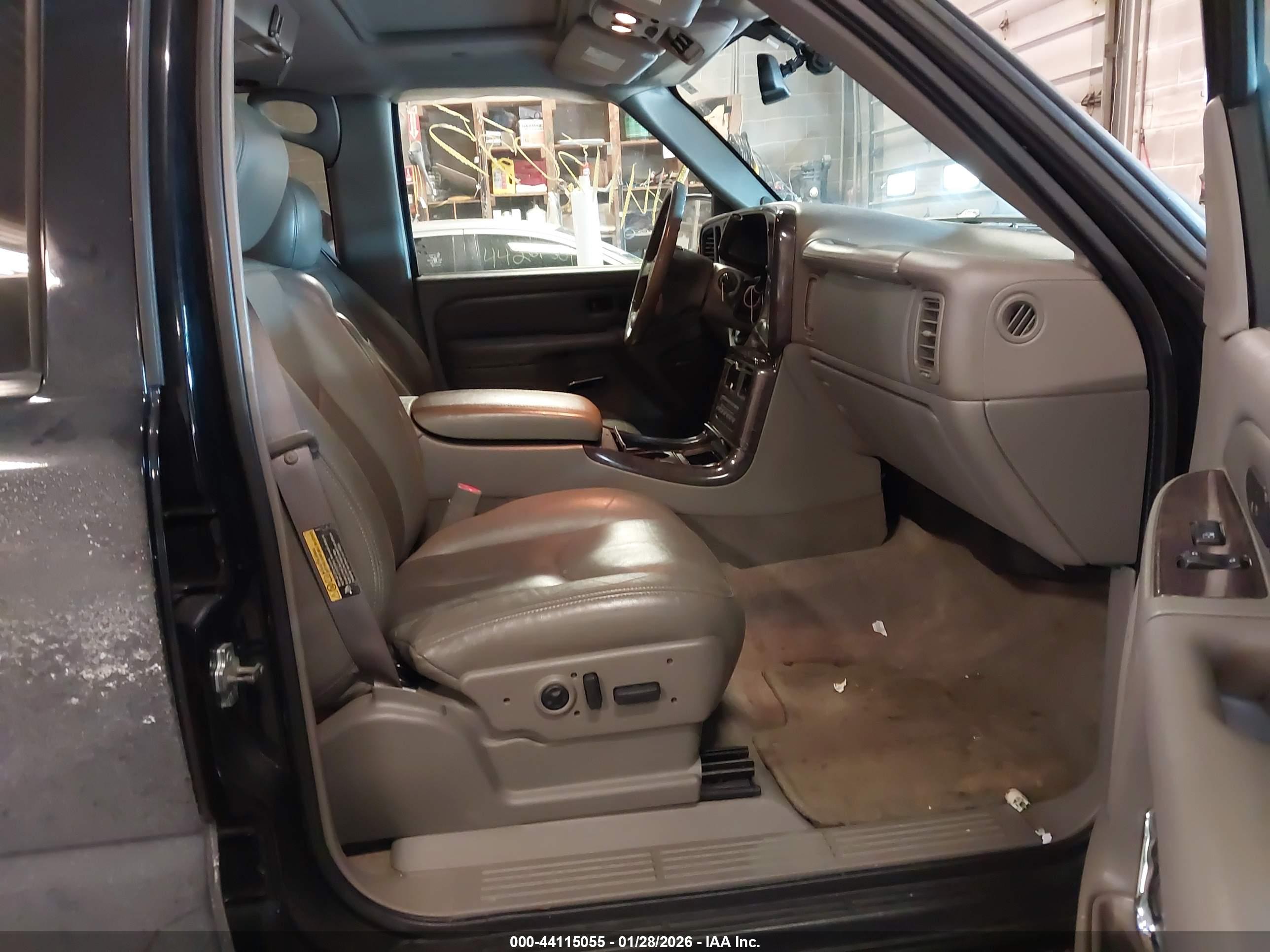 GMC YUKON image 5
