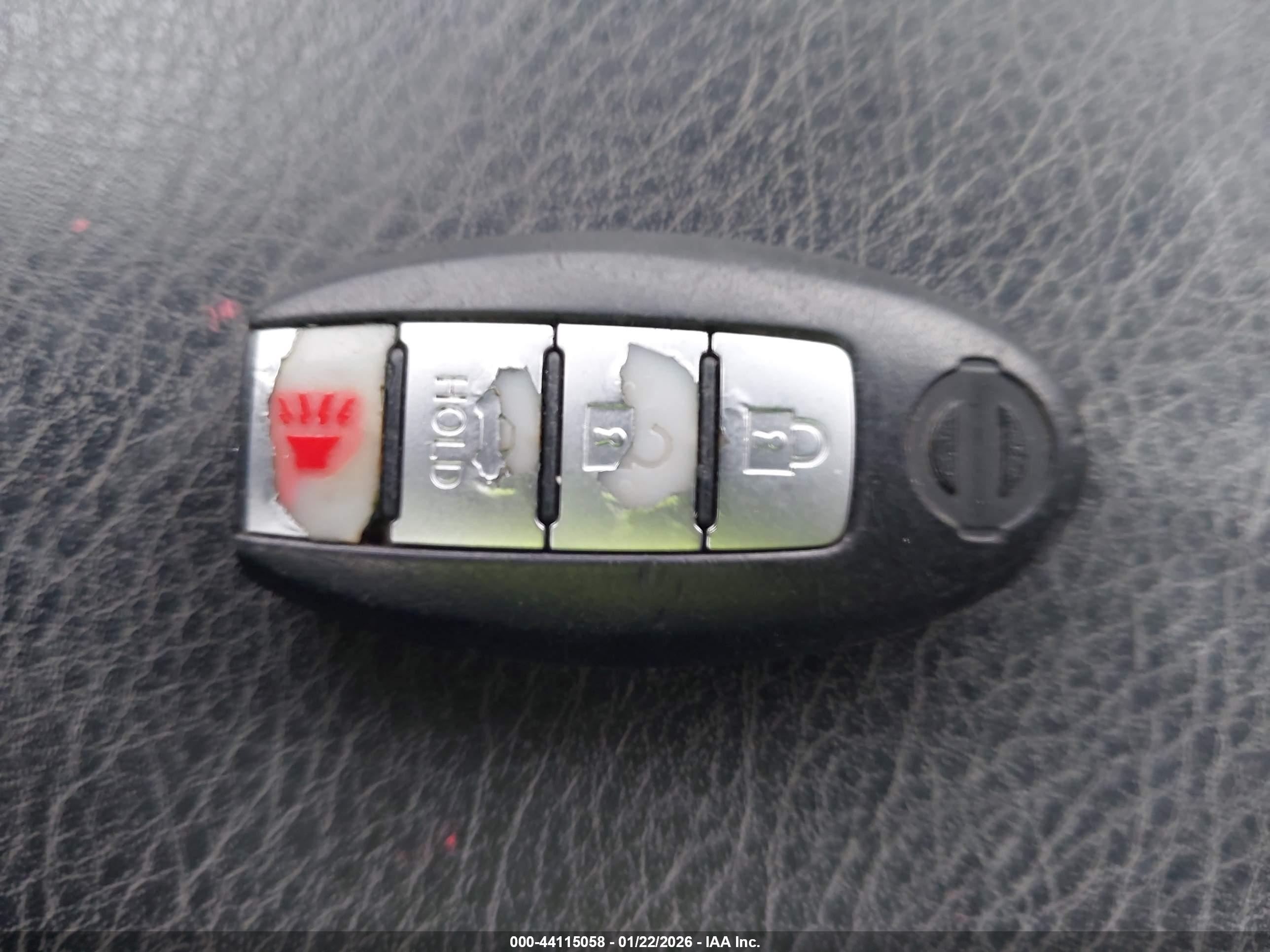 NISSAN MAXIMA image 11