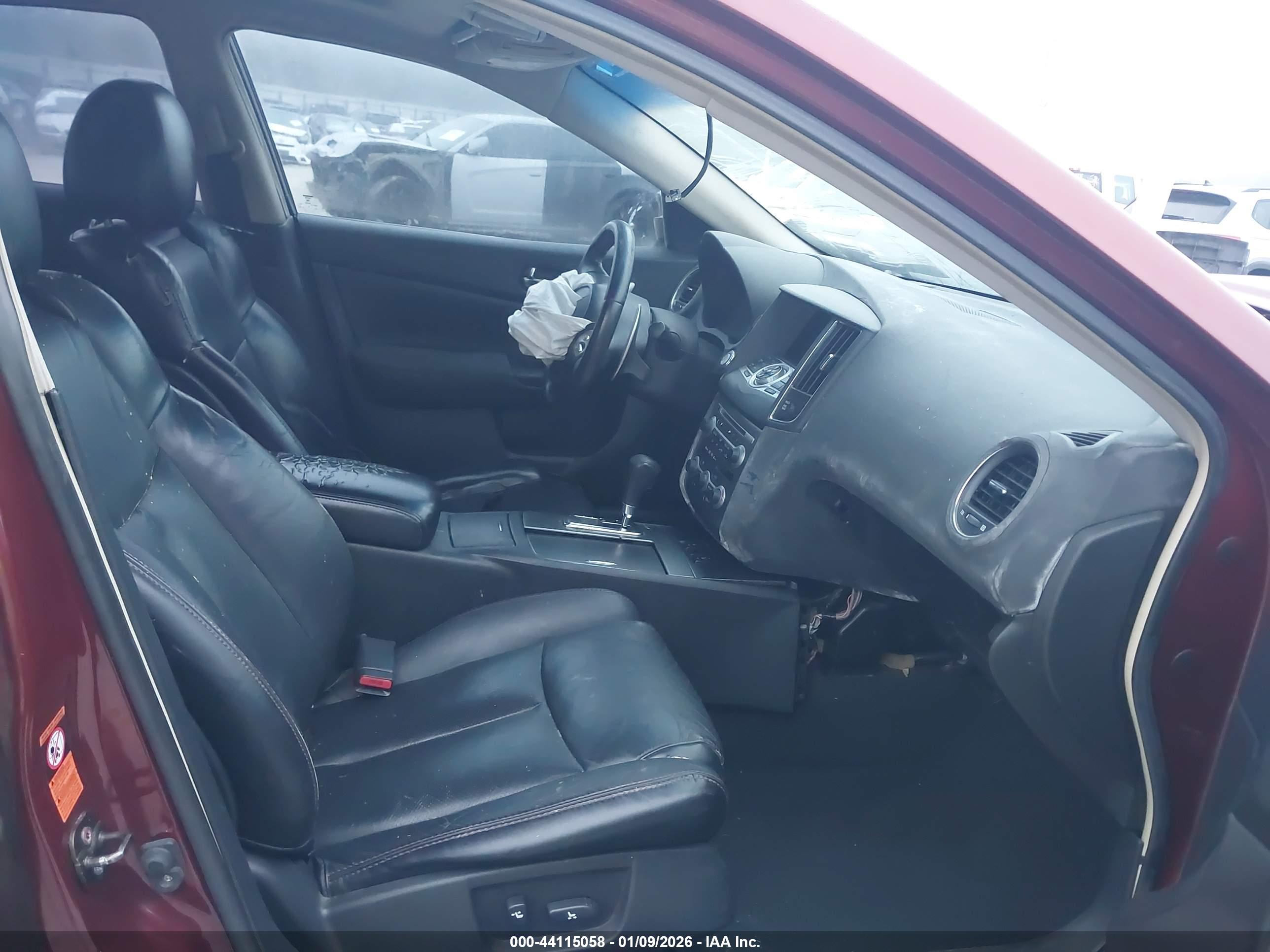 NISSAN MAXIMA image 5