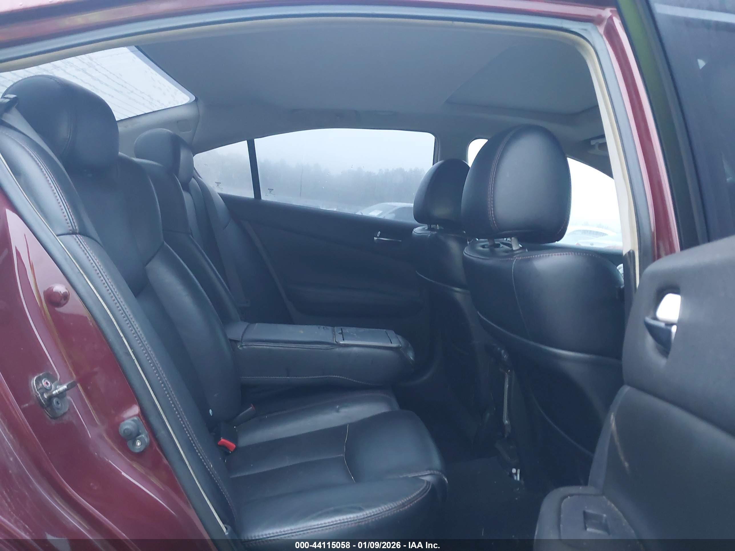 NISSAN MAXIMA image 8