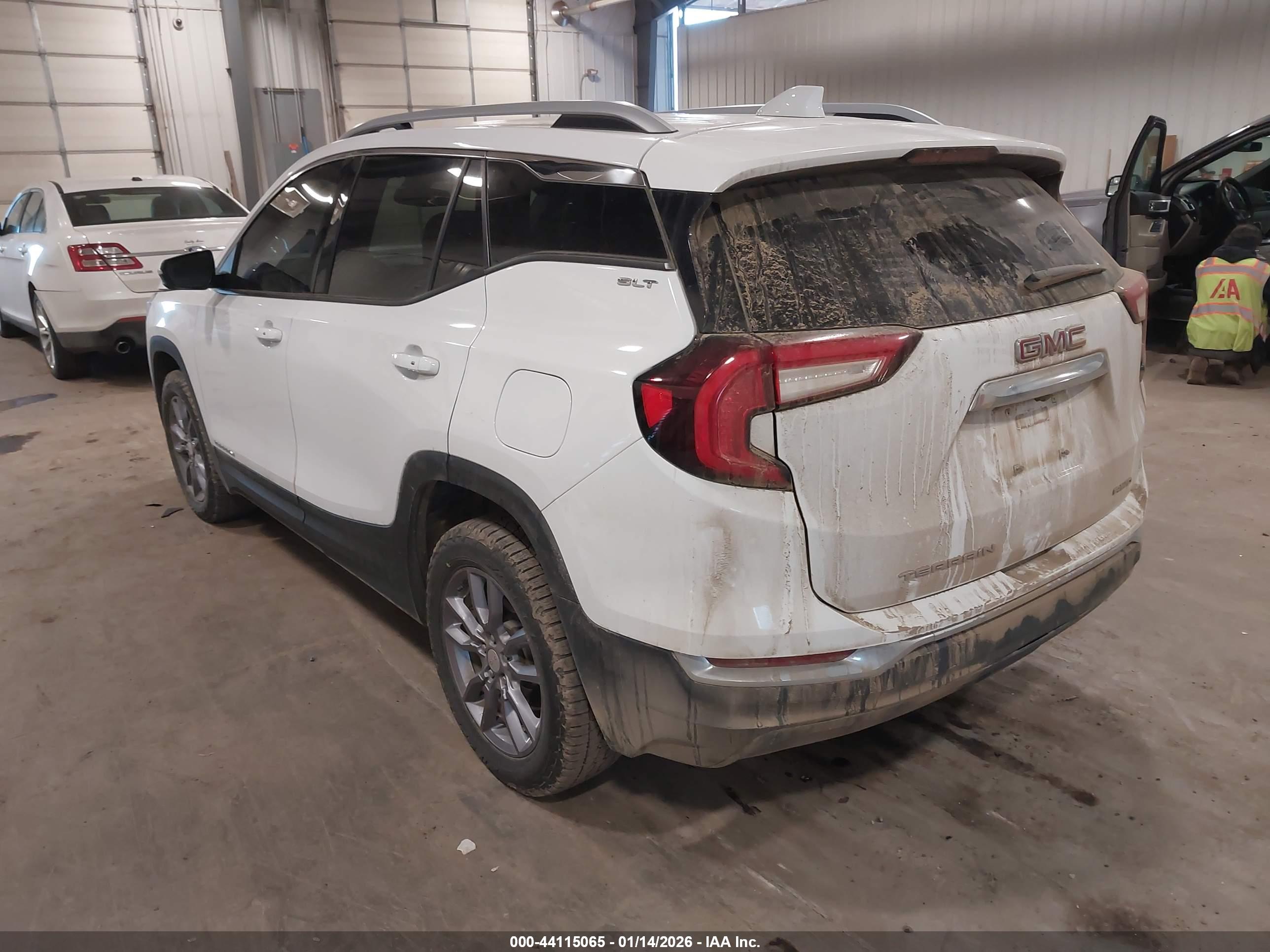 GMC TERRAIN image 3