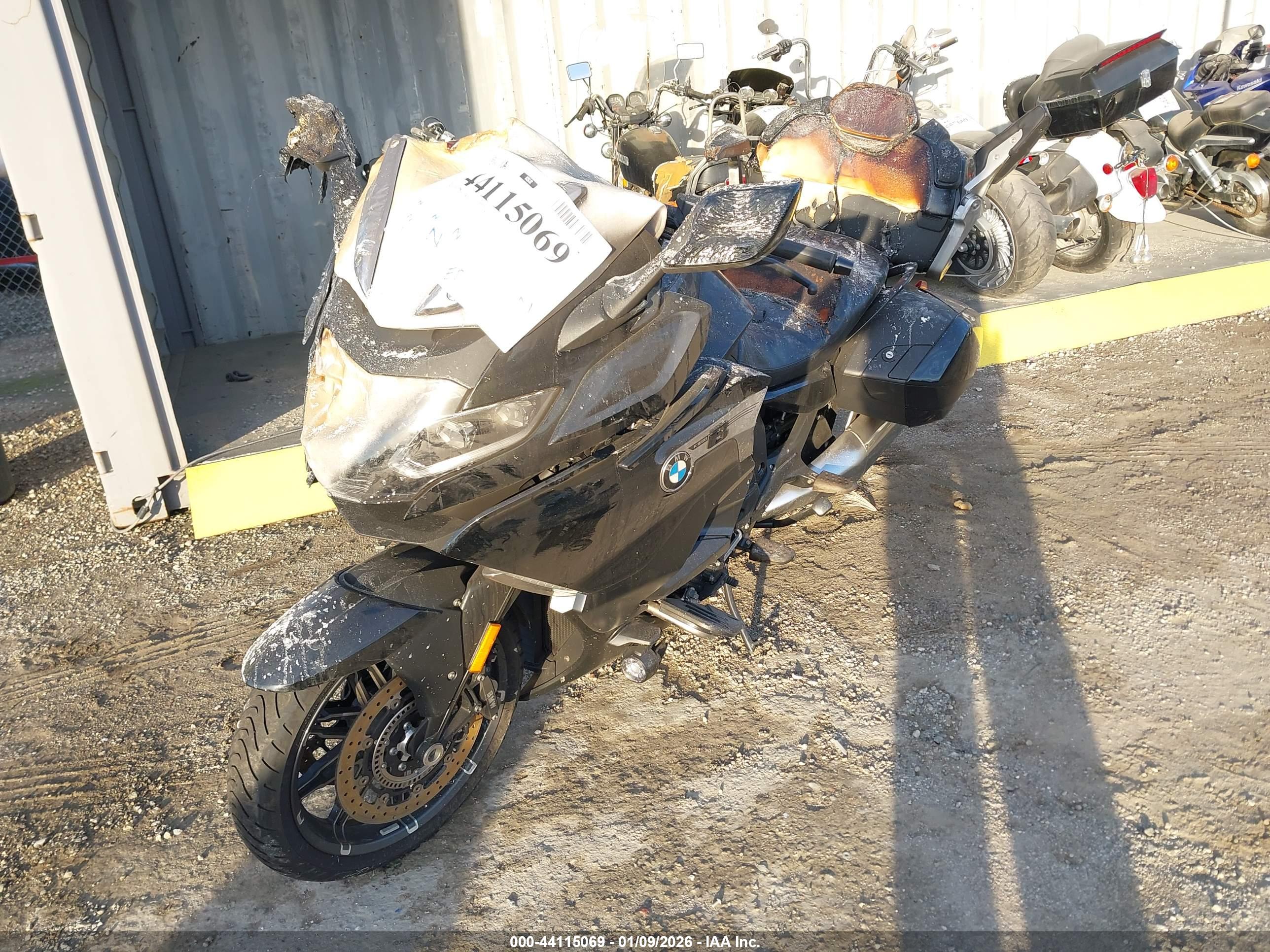 BMW K1600 image 2