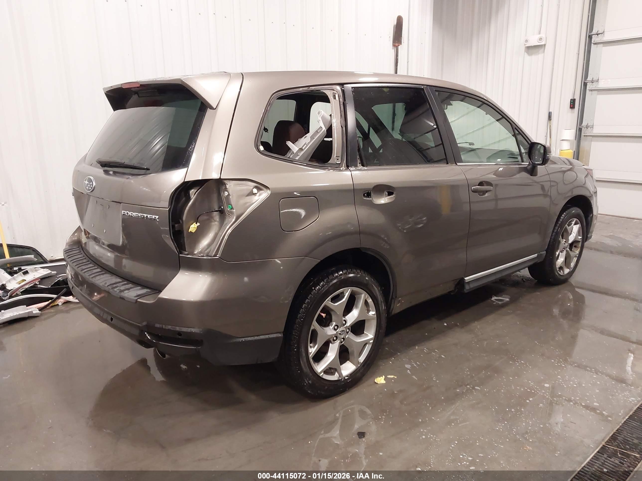 SUBARU FORESTER image 4