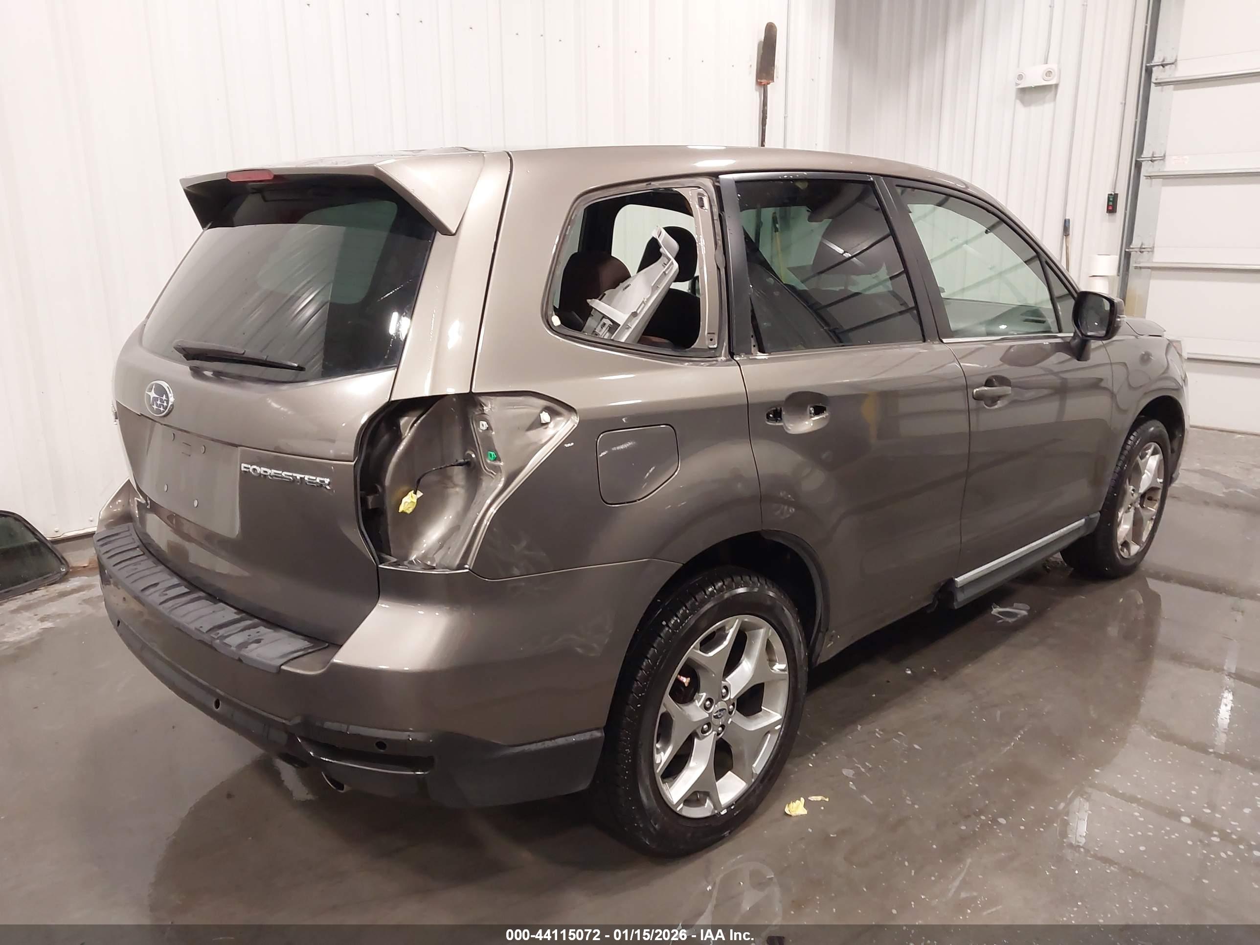 SUBARU FORESTER image 6