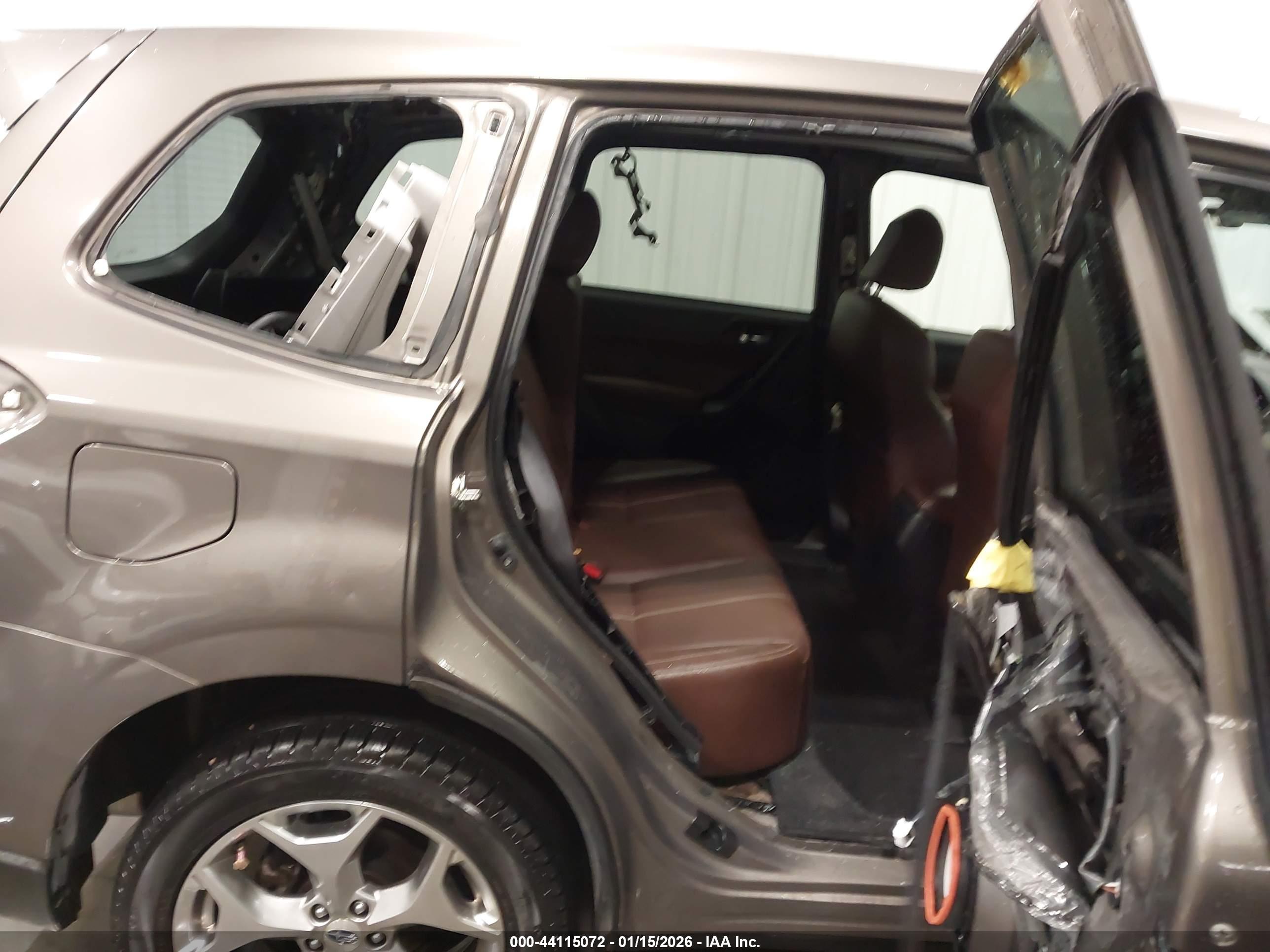 SUBARU FORESTER image 8