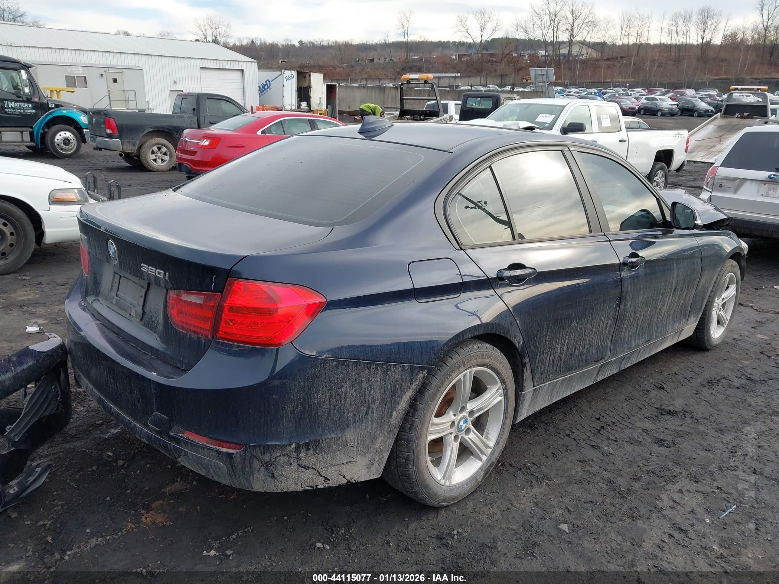 BMW 320I image 4