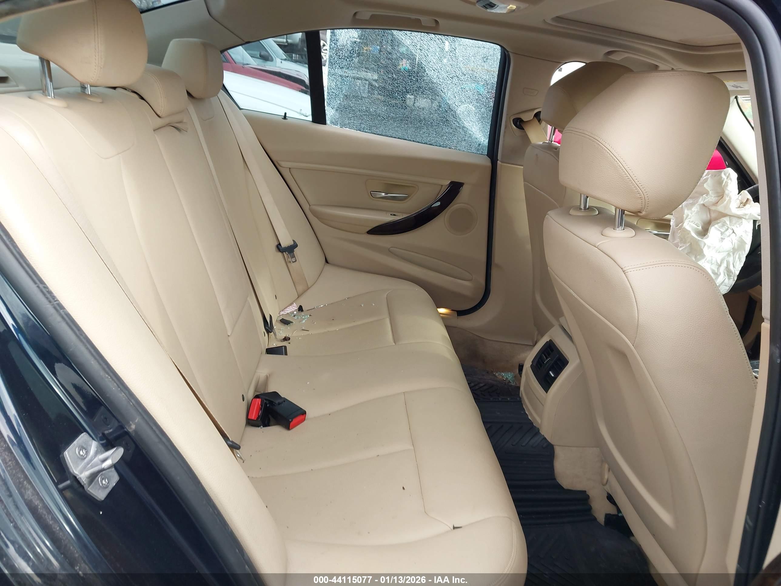 BMW 320I image 8