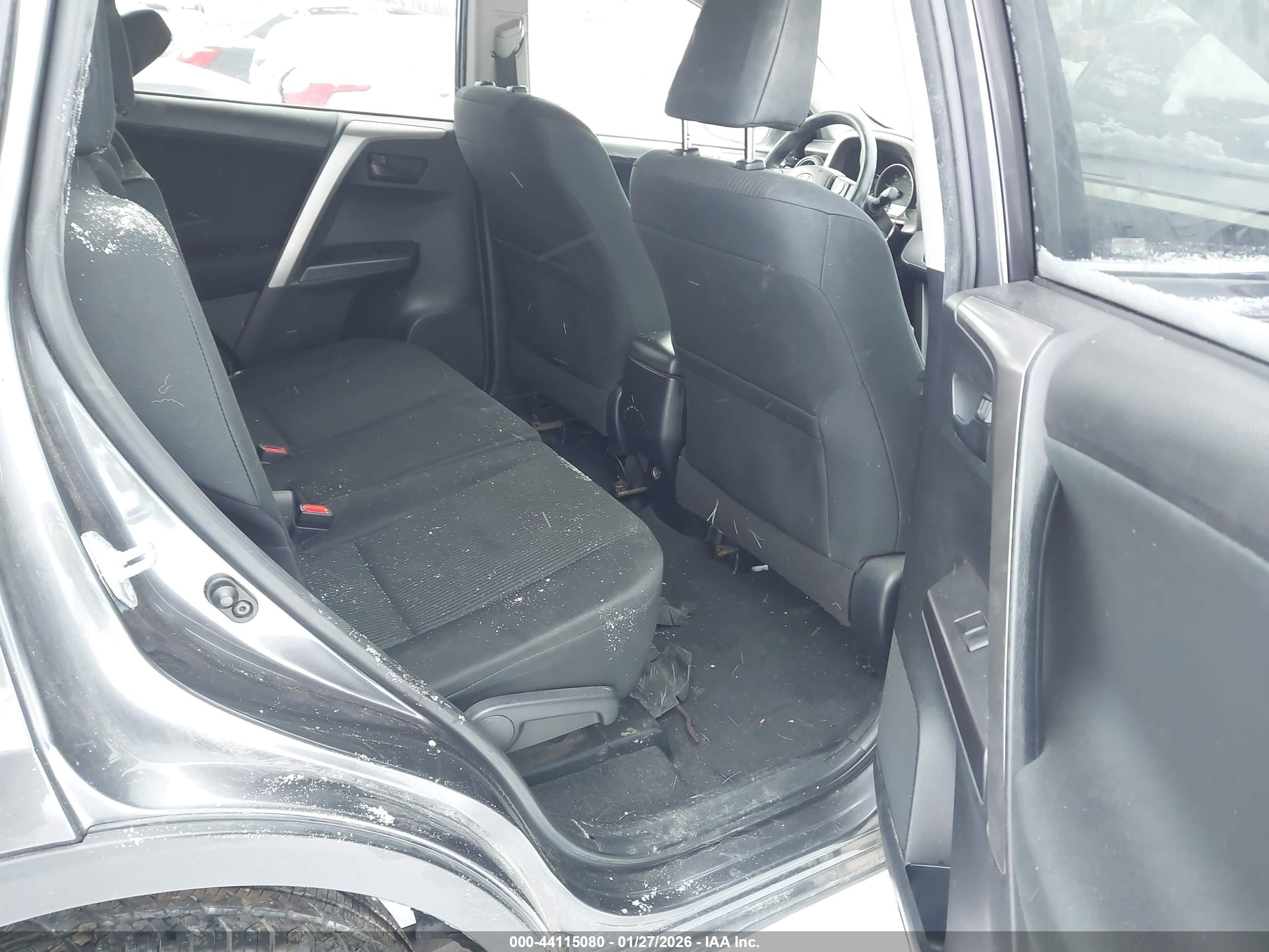 TOYOTA RAV4 image 8