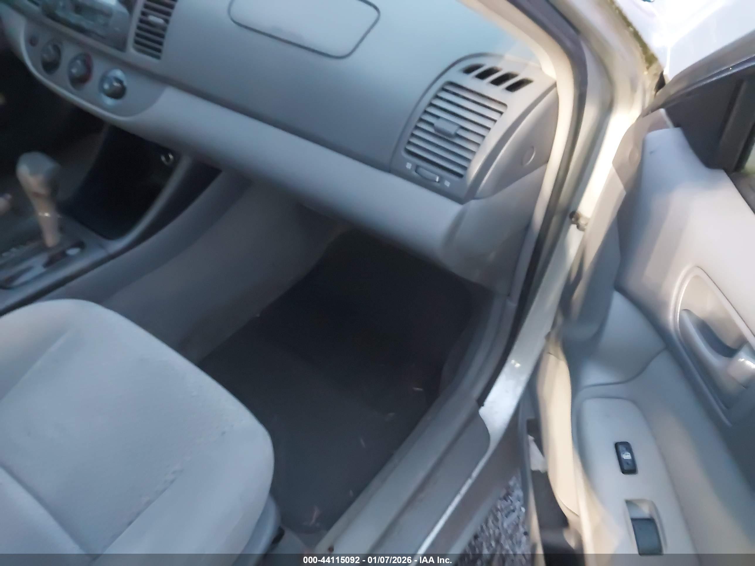 TOYOTA CAMRY image 5