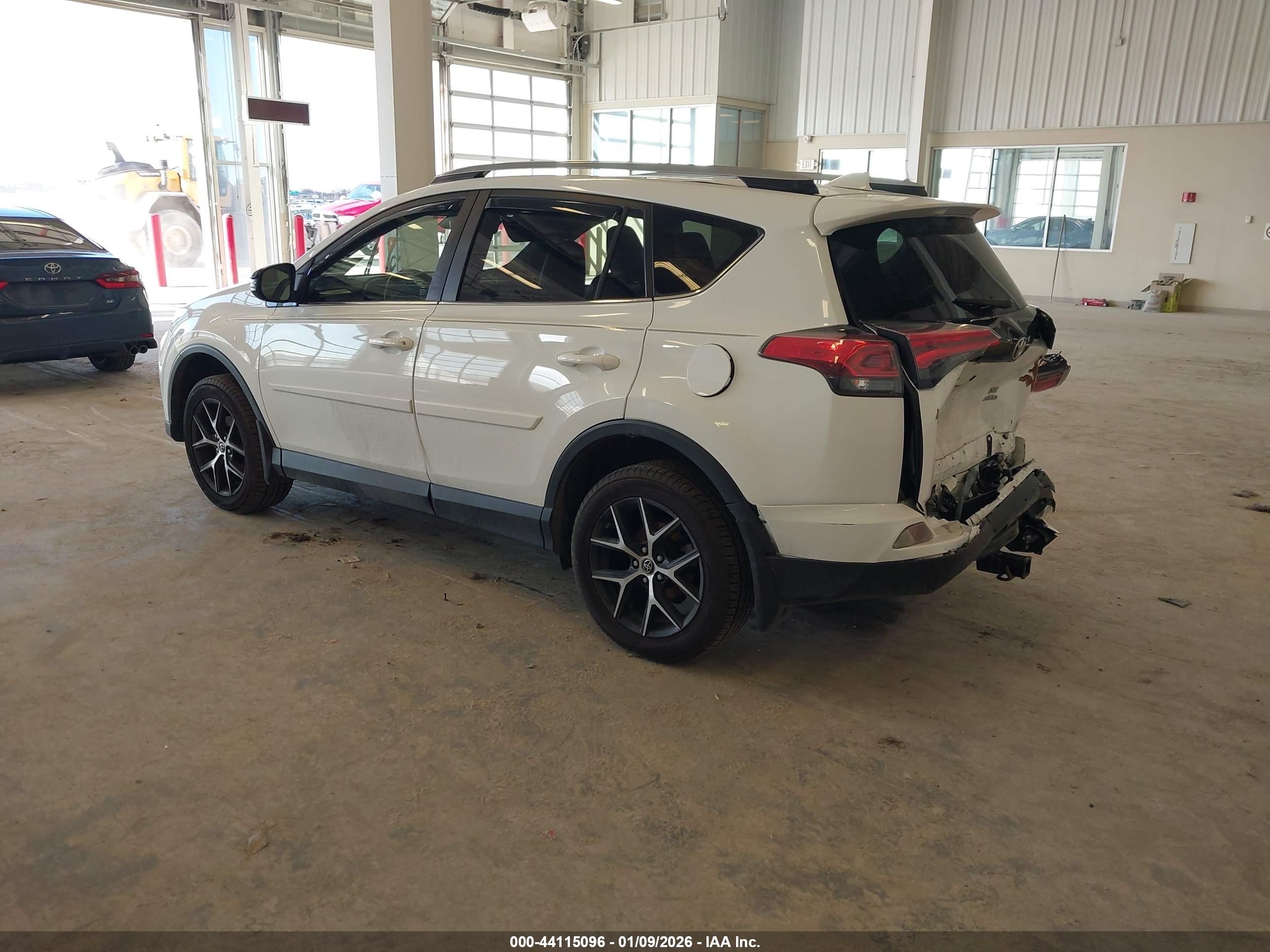TOYOTA RAV4 image 3