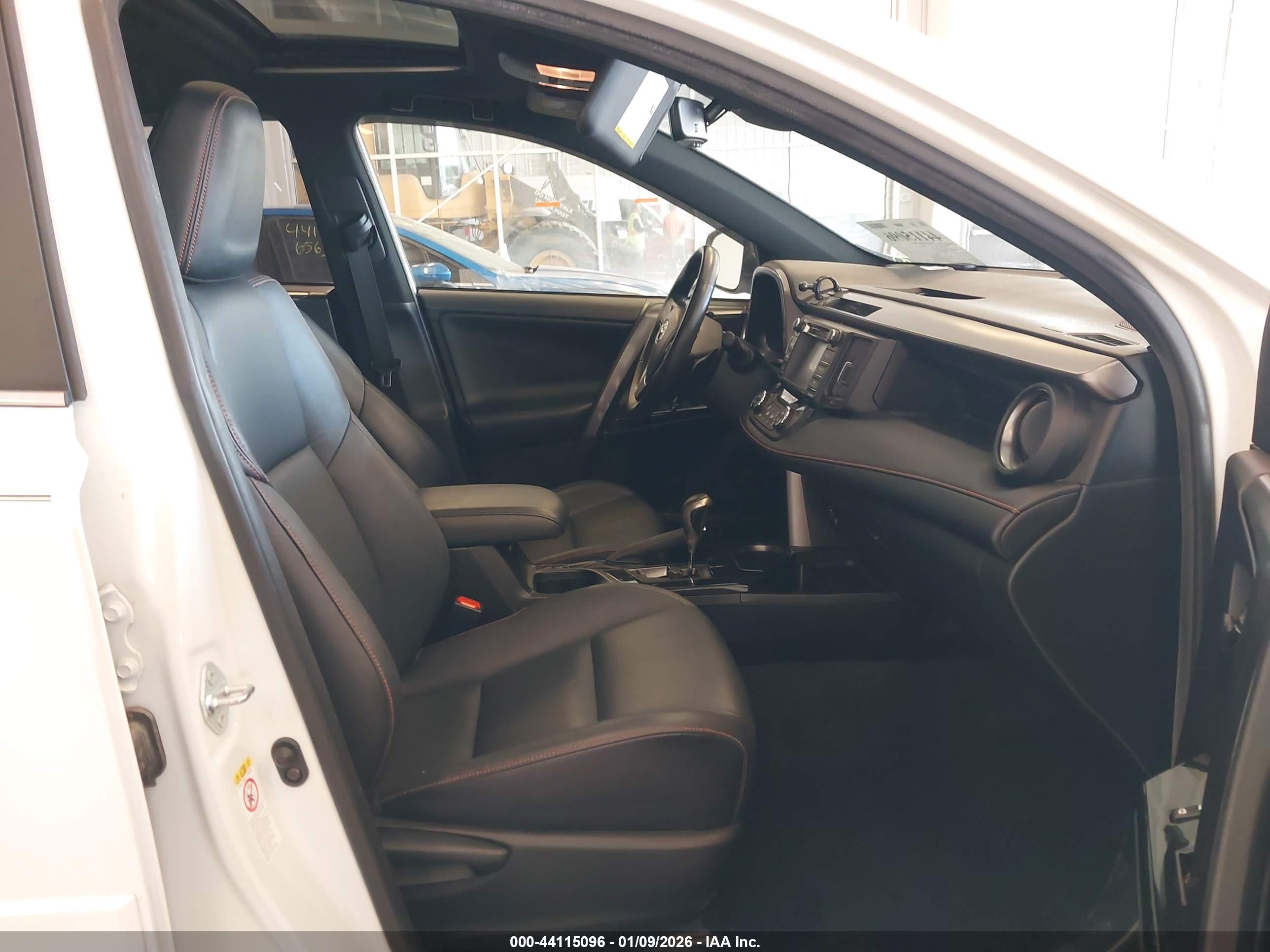 TOYOTA RAV4 image 5