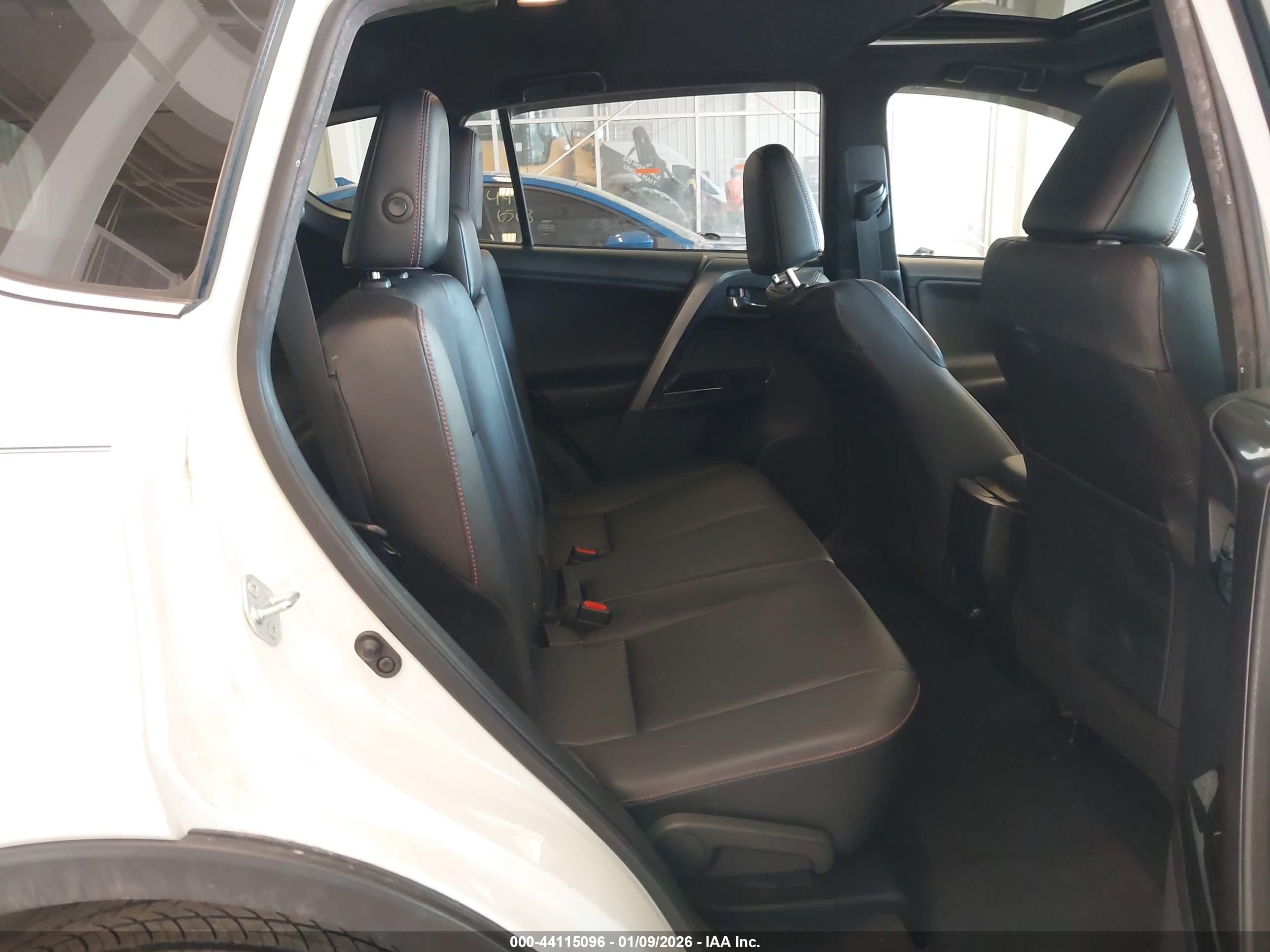 TOYOTA RAV4 image 8