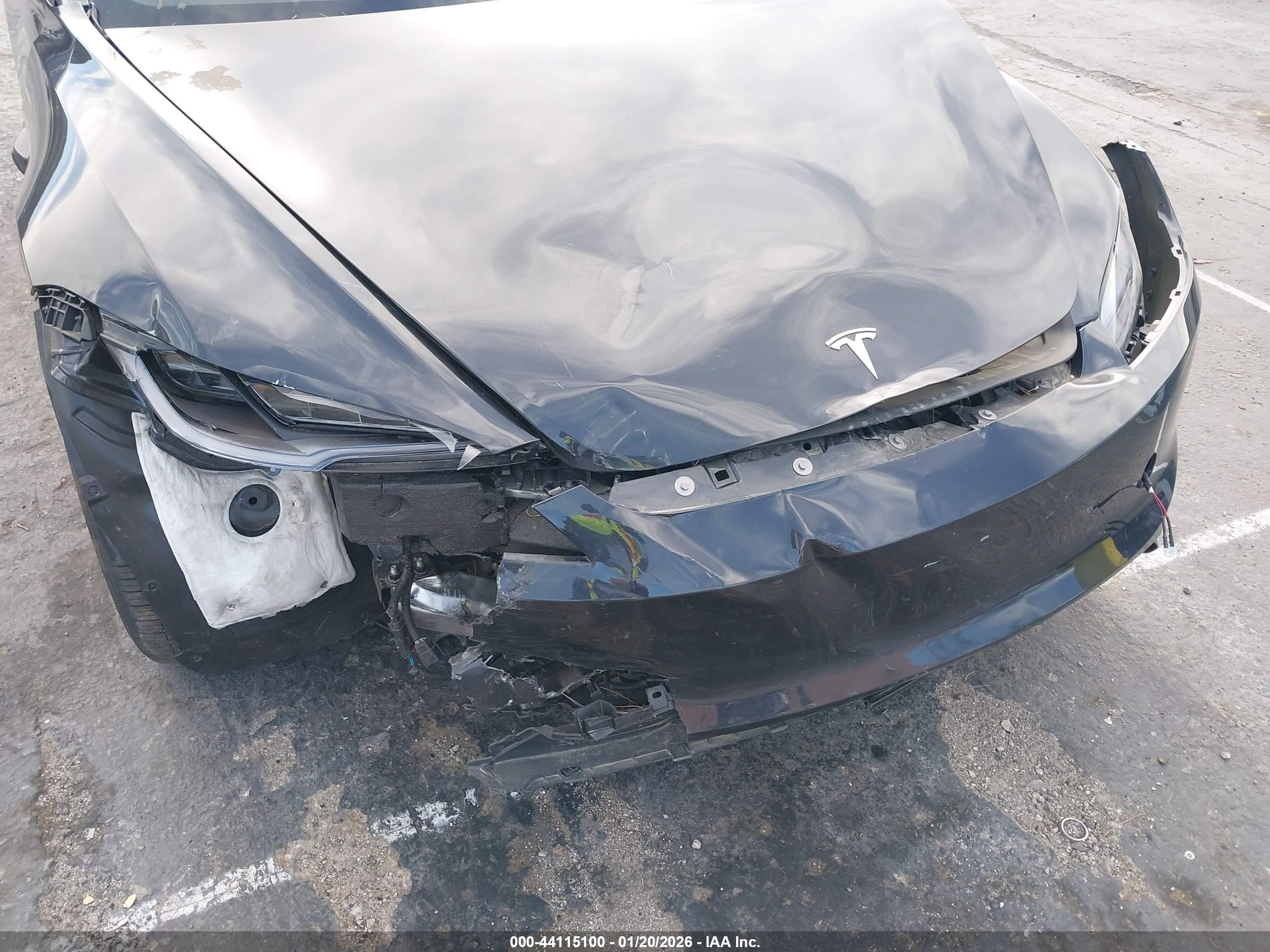 TESLA MODEL image 6