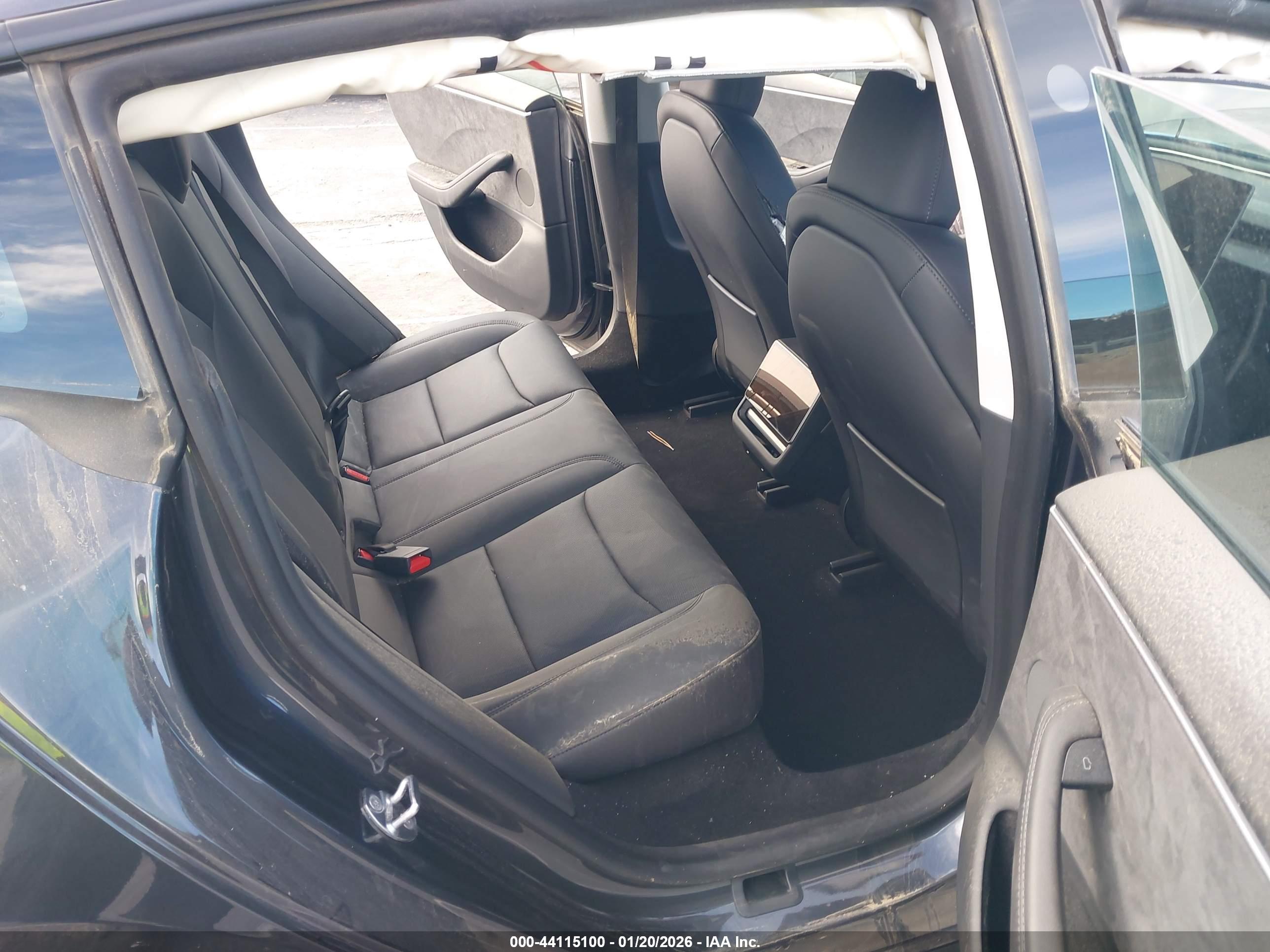 TESLA MODEL image 8