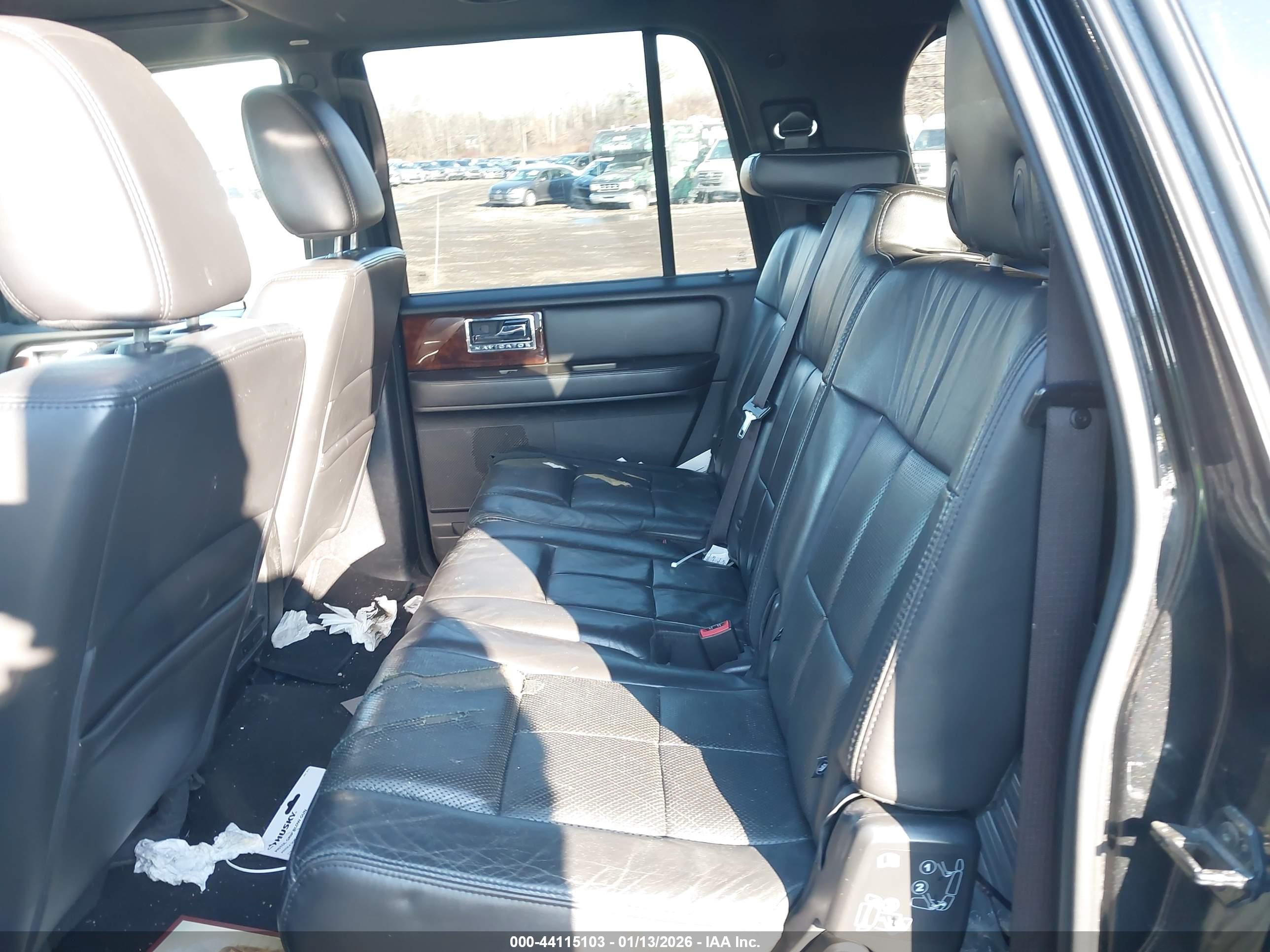LINCOLN NAVIGATOR image 8