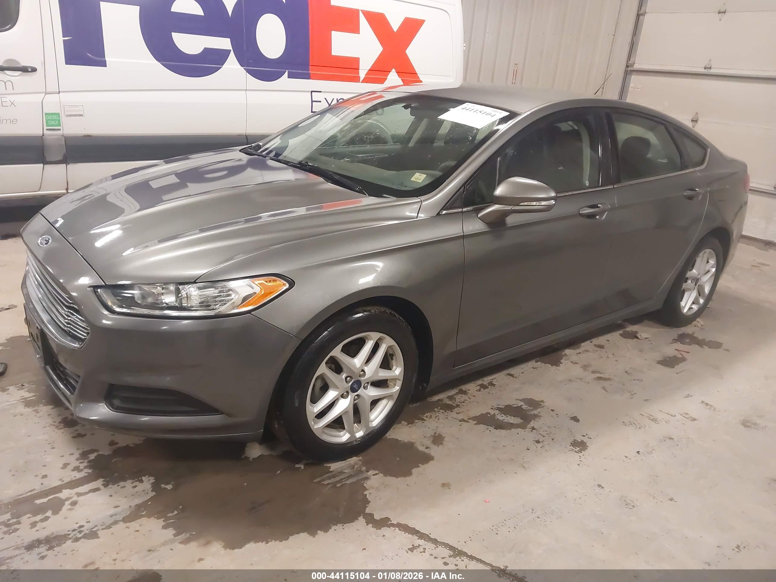 FORD FUSION image 2