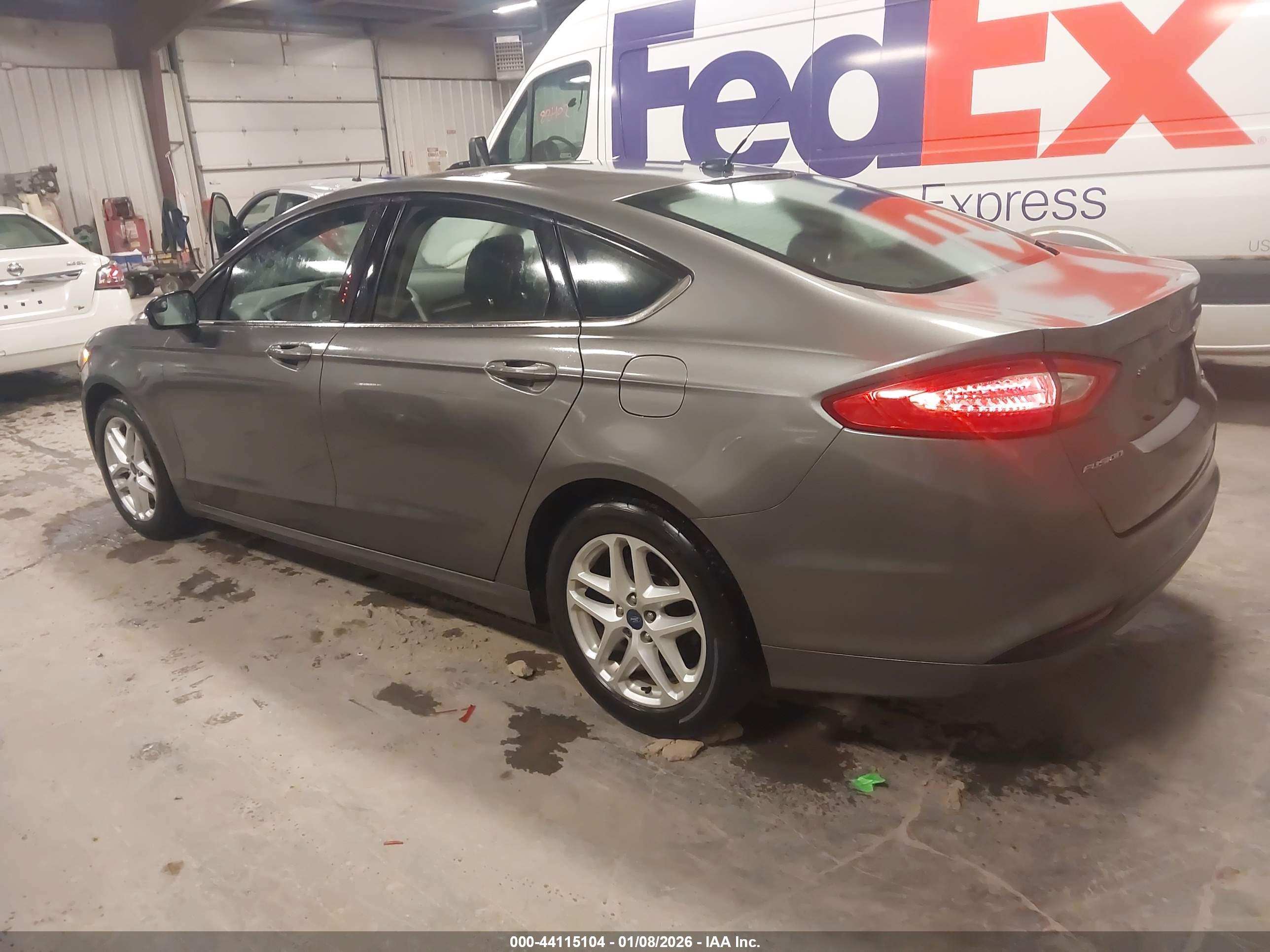 FORD FUSION image 3