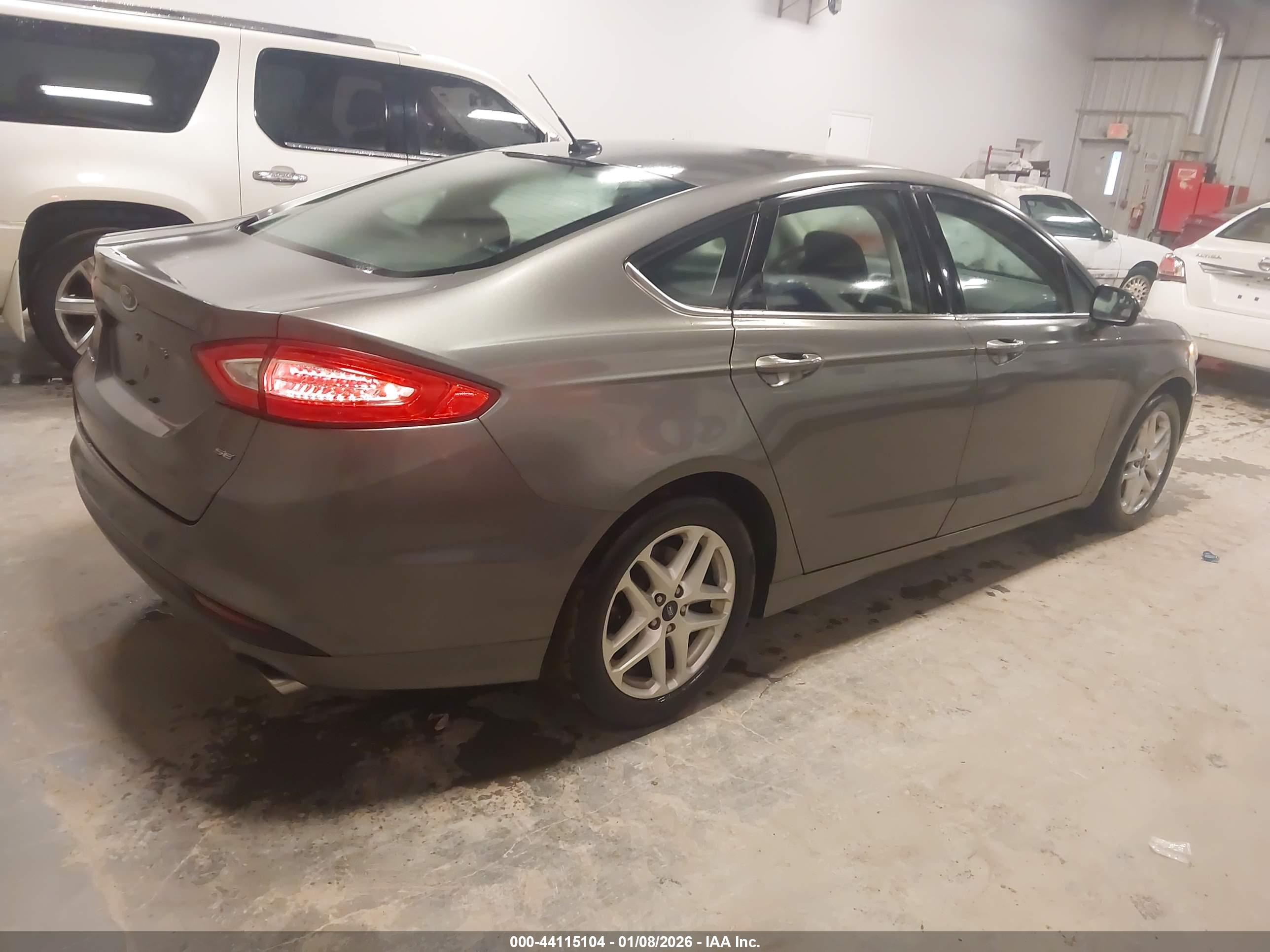 FORD FUSION image 4