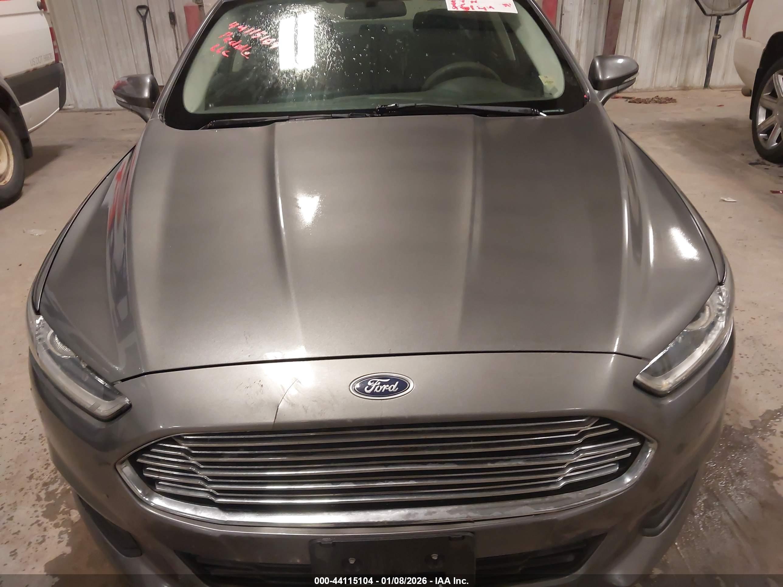 FORD FUSION image 6