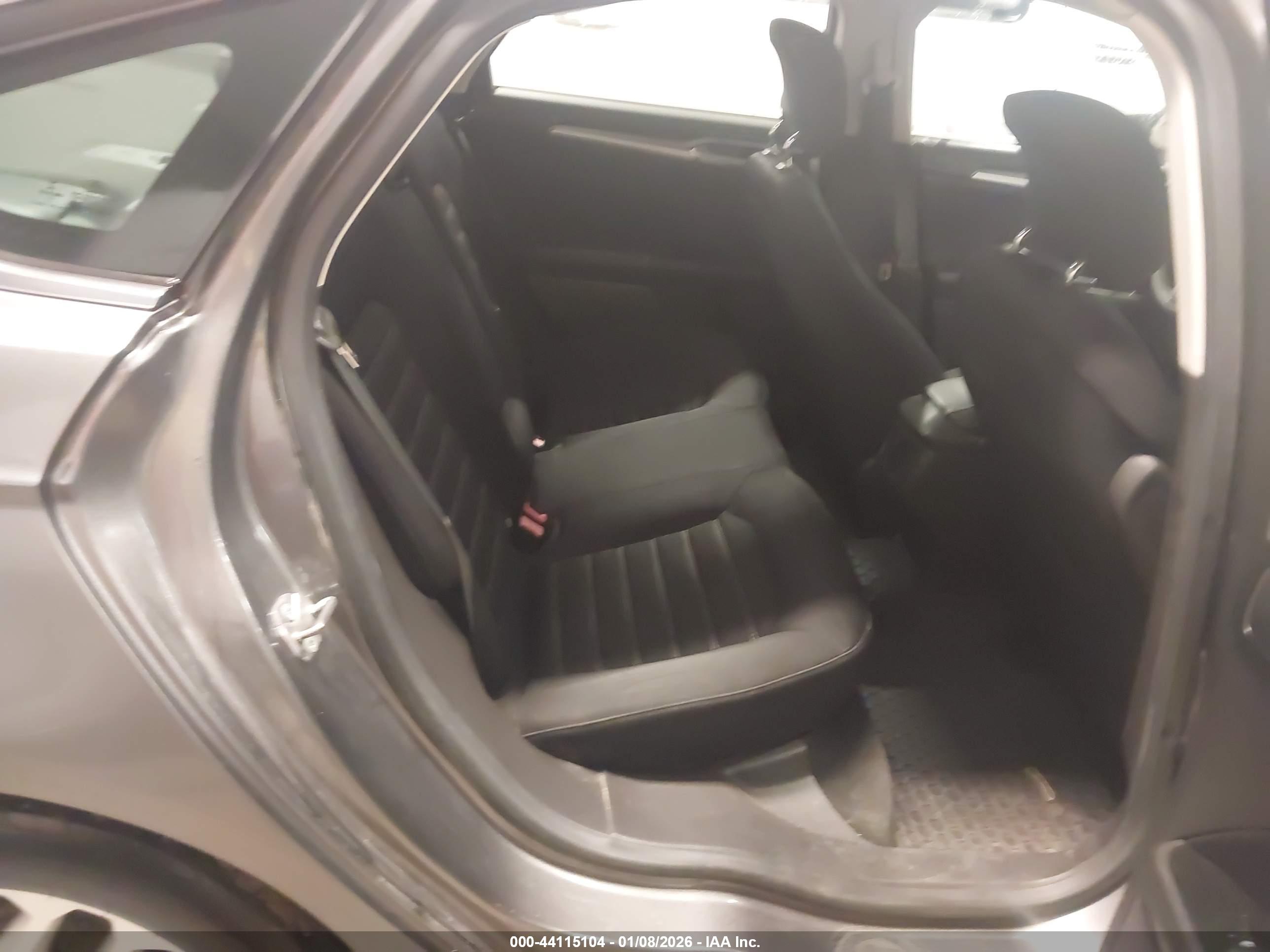 FORD FUSION image 8