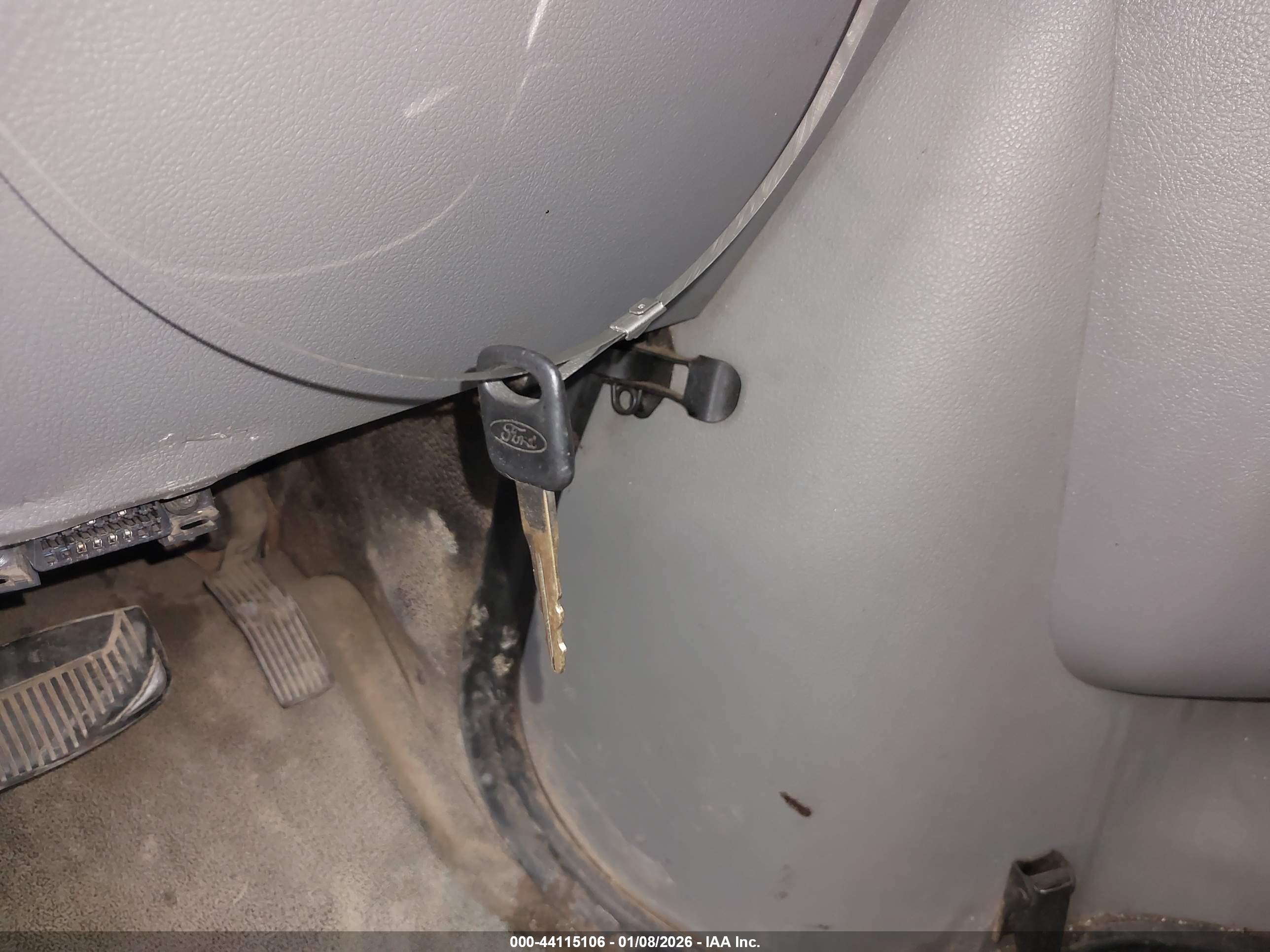 FORD E-150 image 11