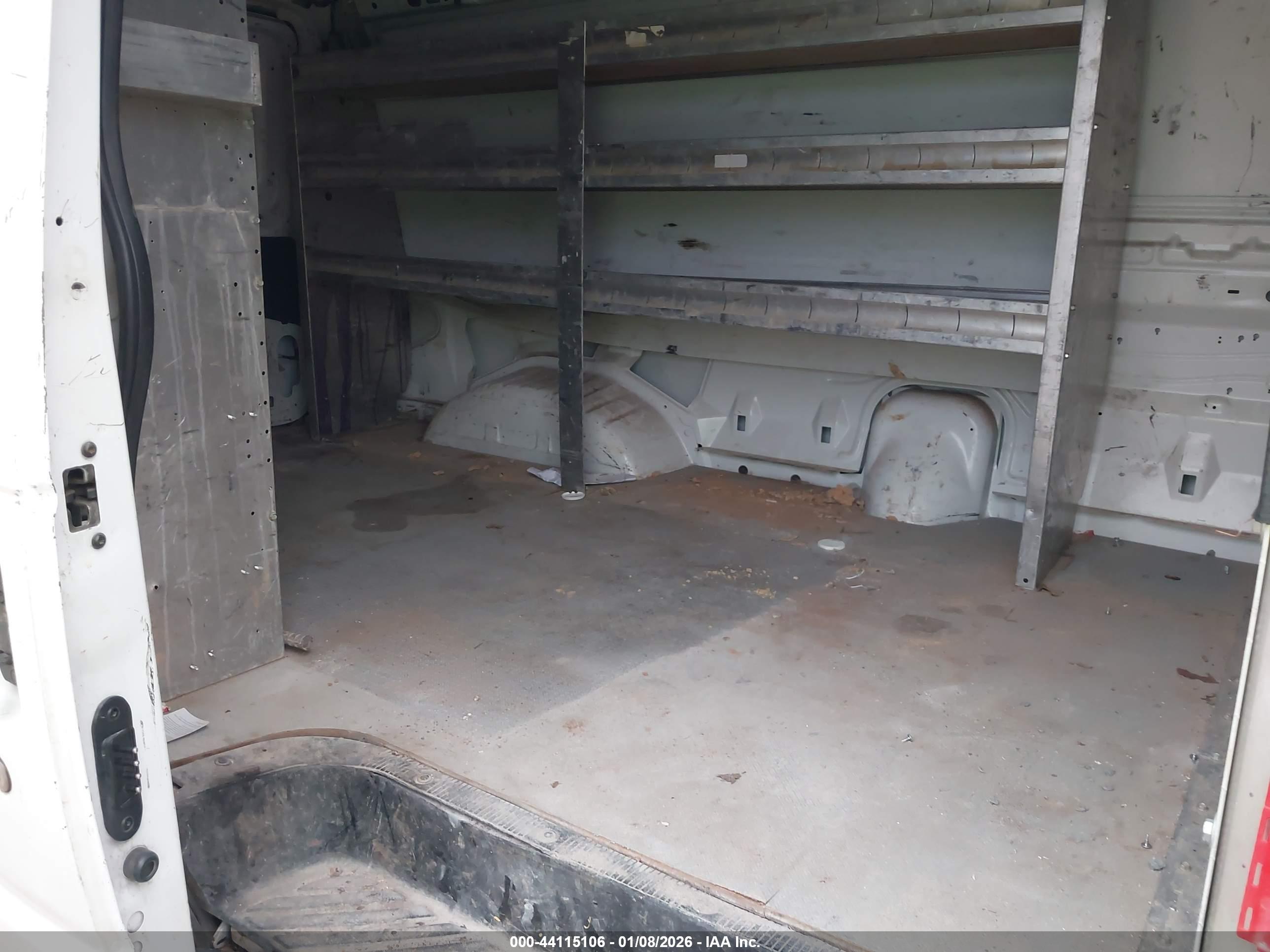 FORD E-150 image 8