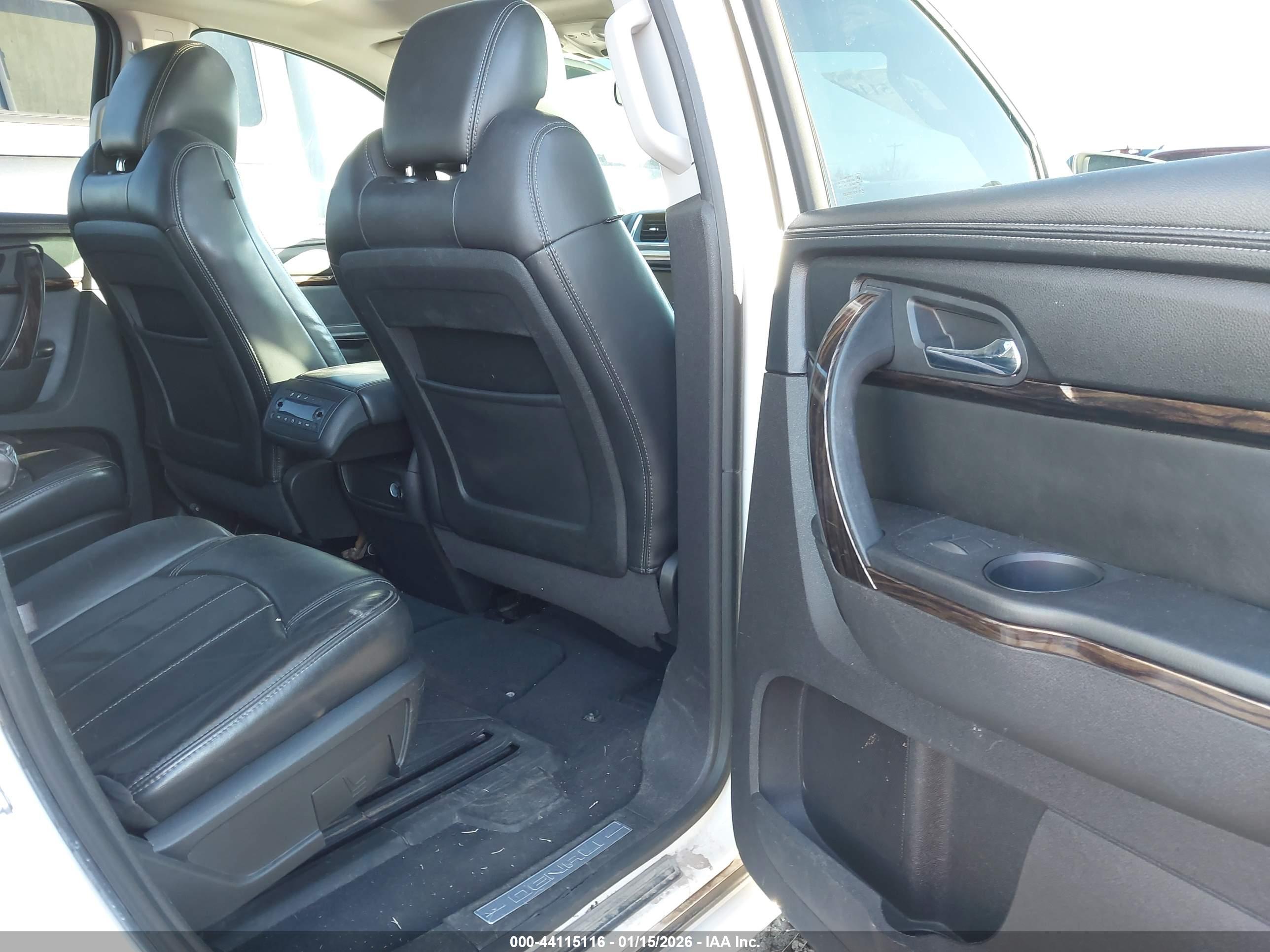 GMC ACADIA image 8