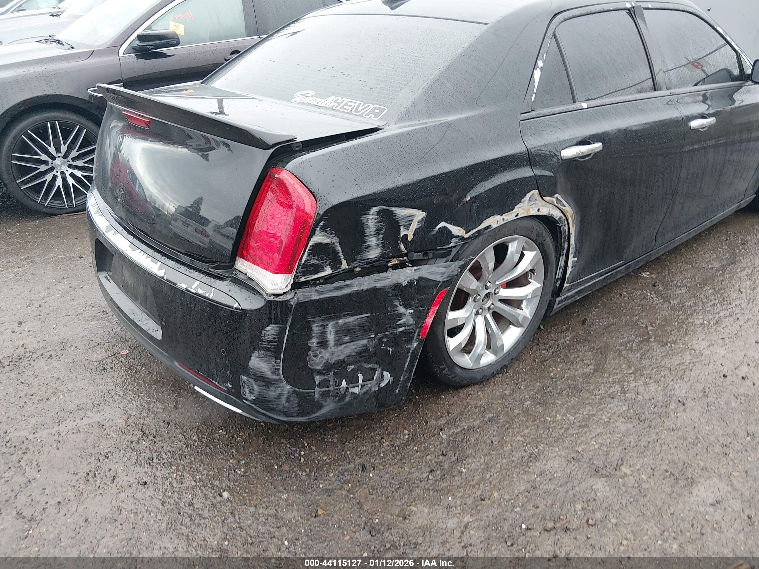 CHRYSLER 300 image 6