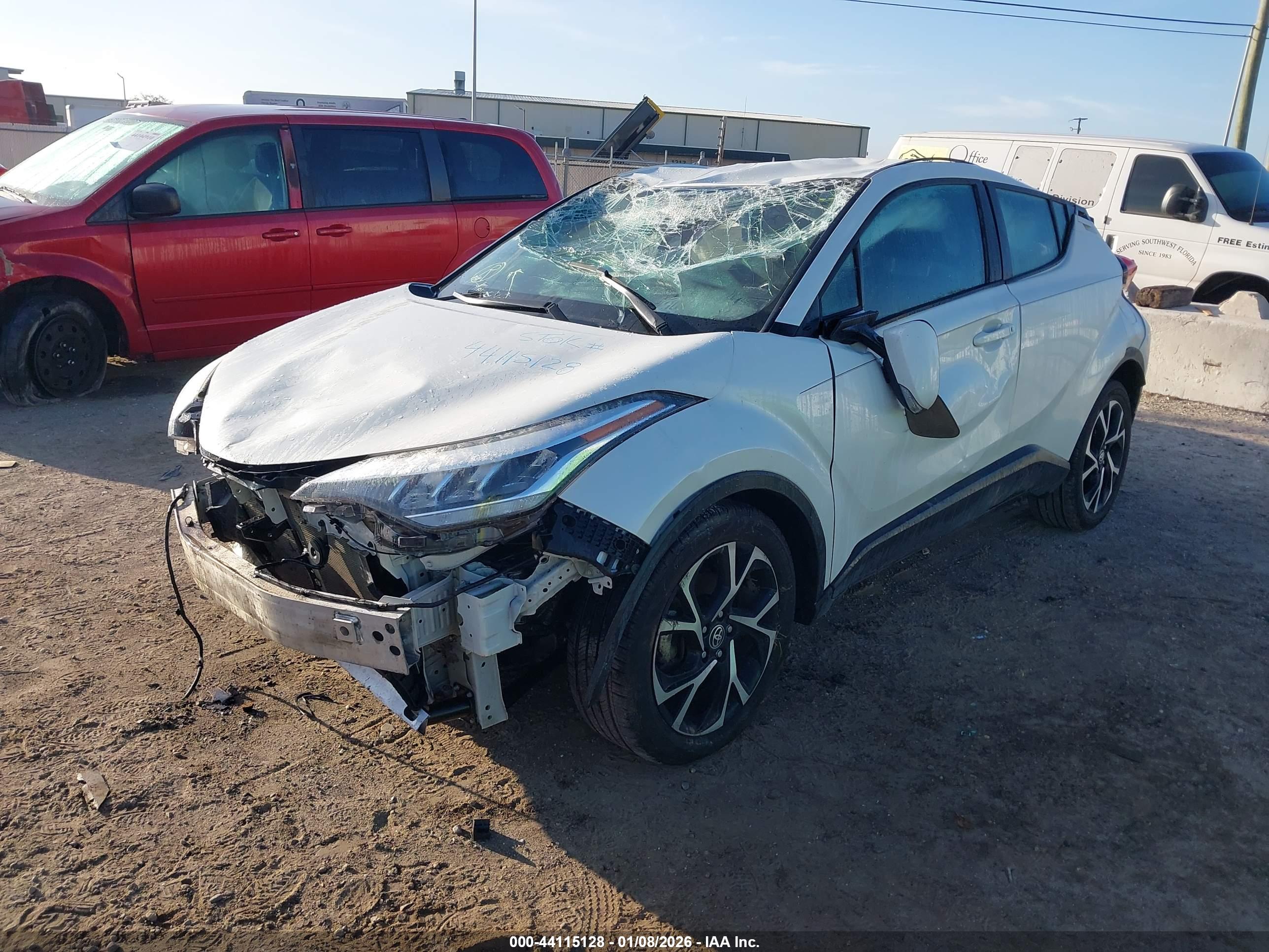 TOYOTA C-HR image 2