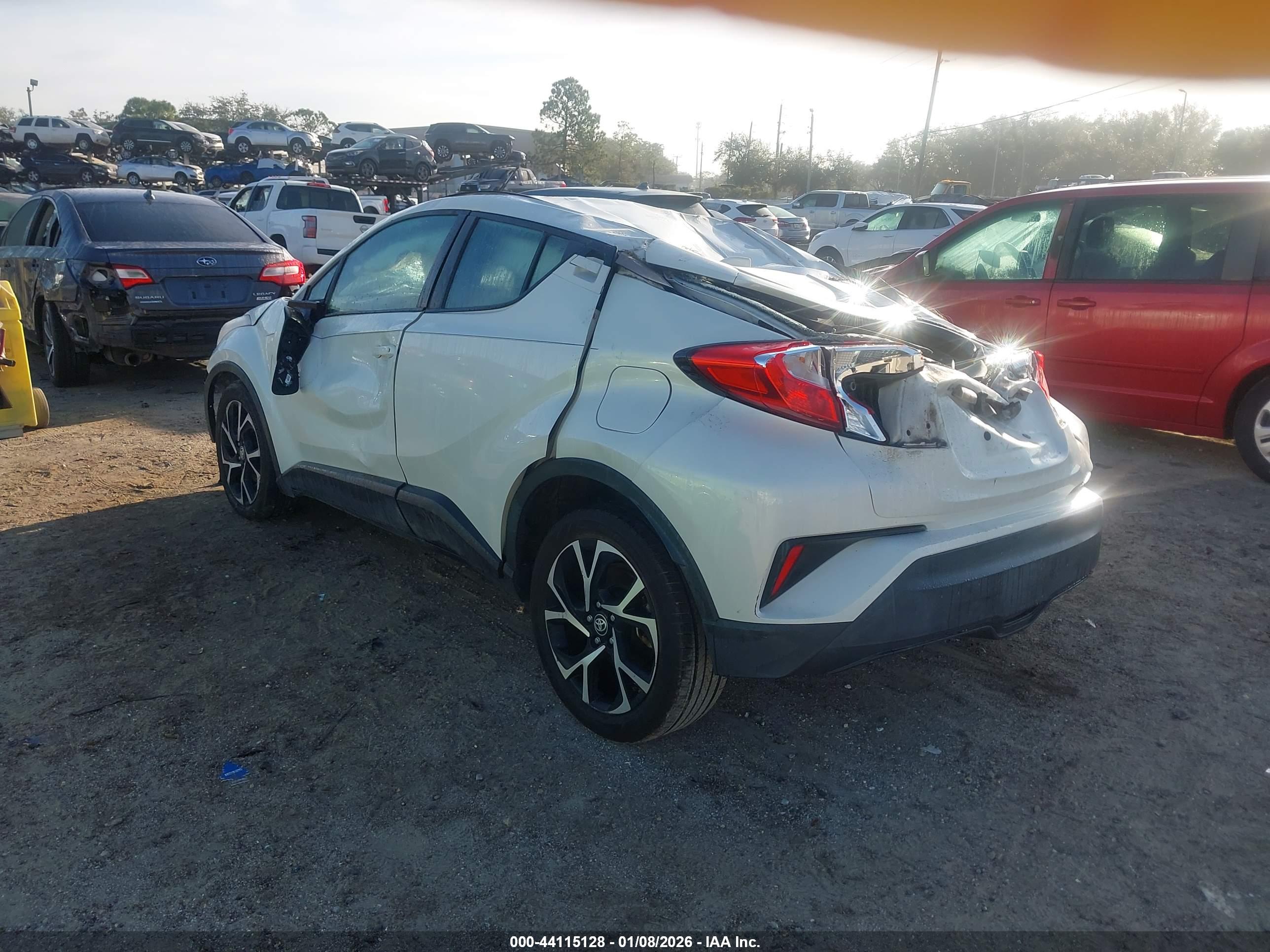 TOYOTA C-HR image 3