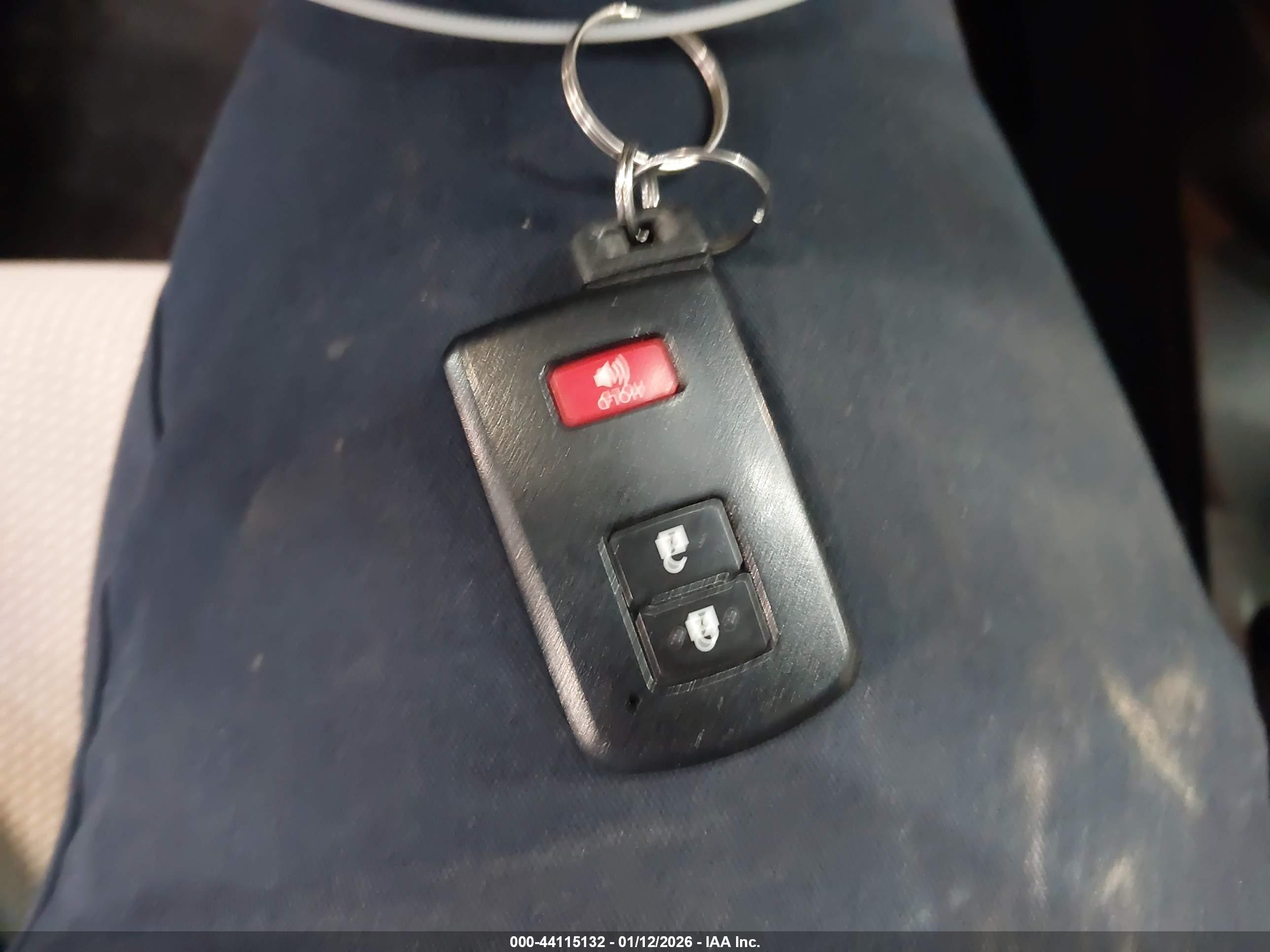 TOYOTA RAV4 image 11
