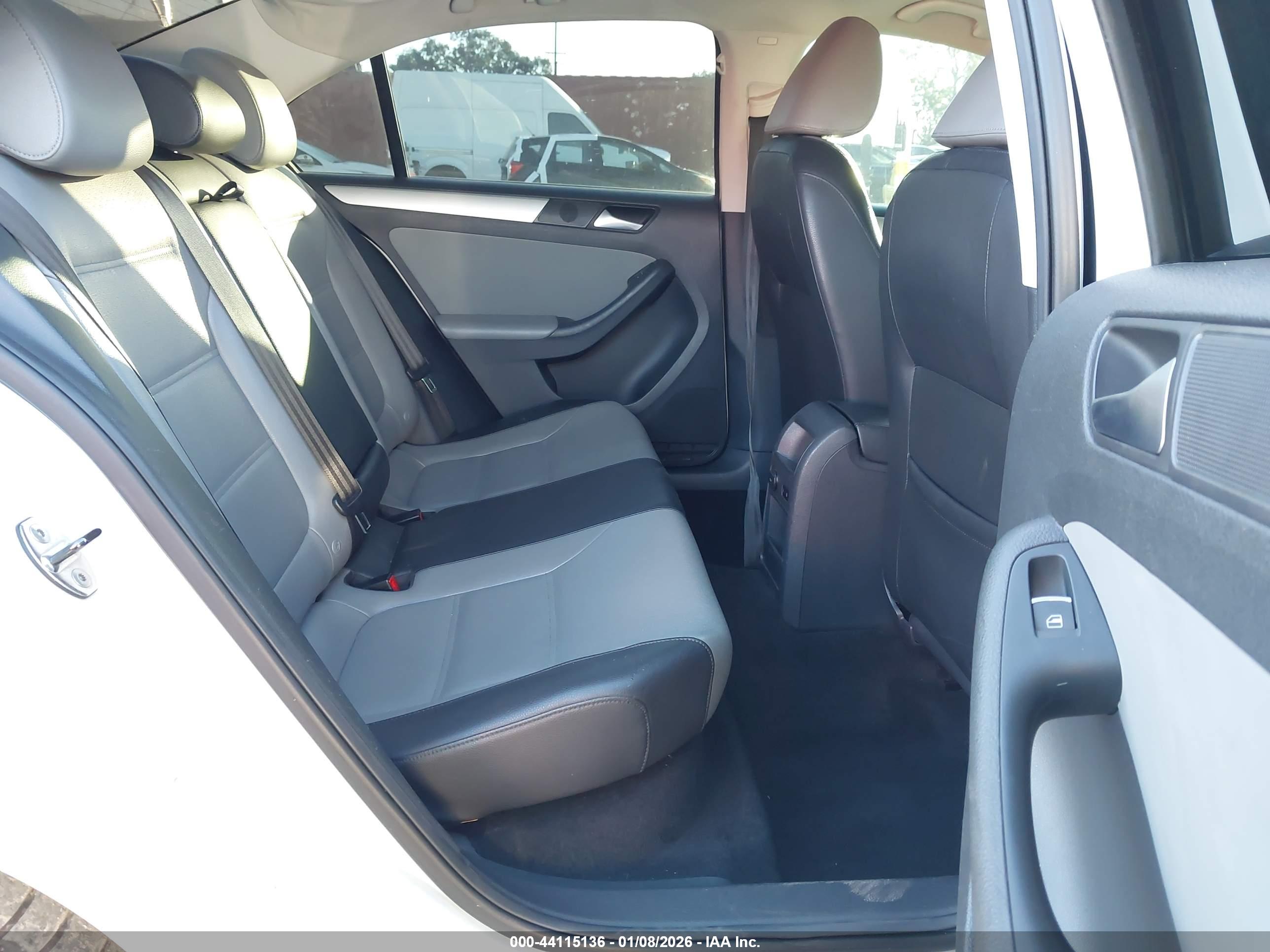 VOLKSWAGEN JETTA image 8